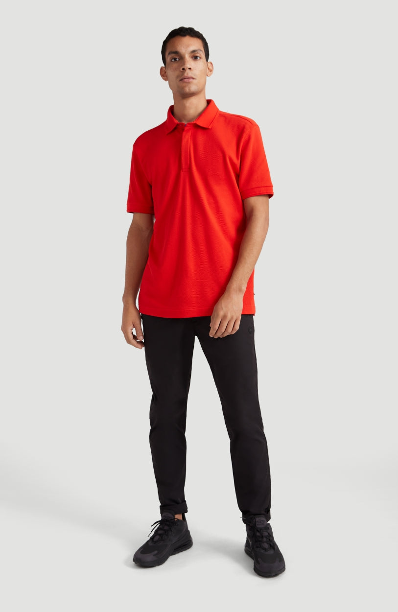 O'Neill Hybrid Waffle Polo Shirt für Herren, rot, Vorderansicht getragen am Model