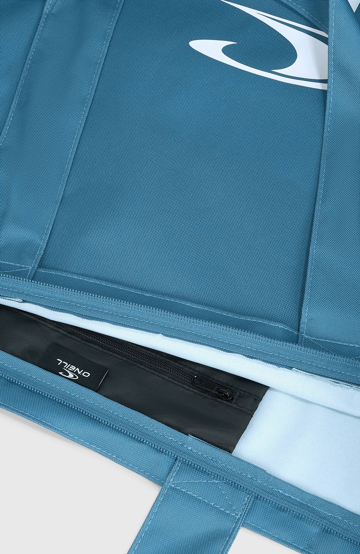 Nahaufnahme der blauen Coastal Tote Bag Tasche mit Reißverschluss-Innentasche