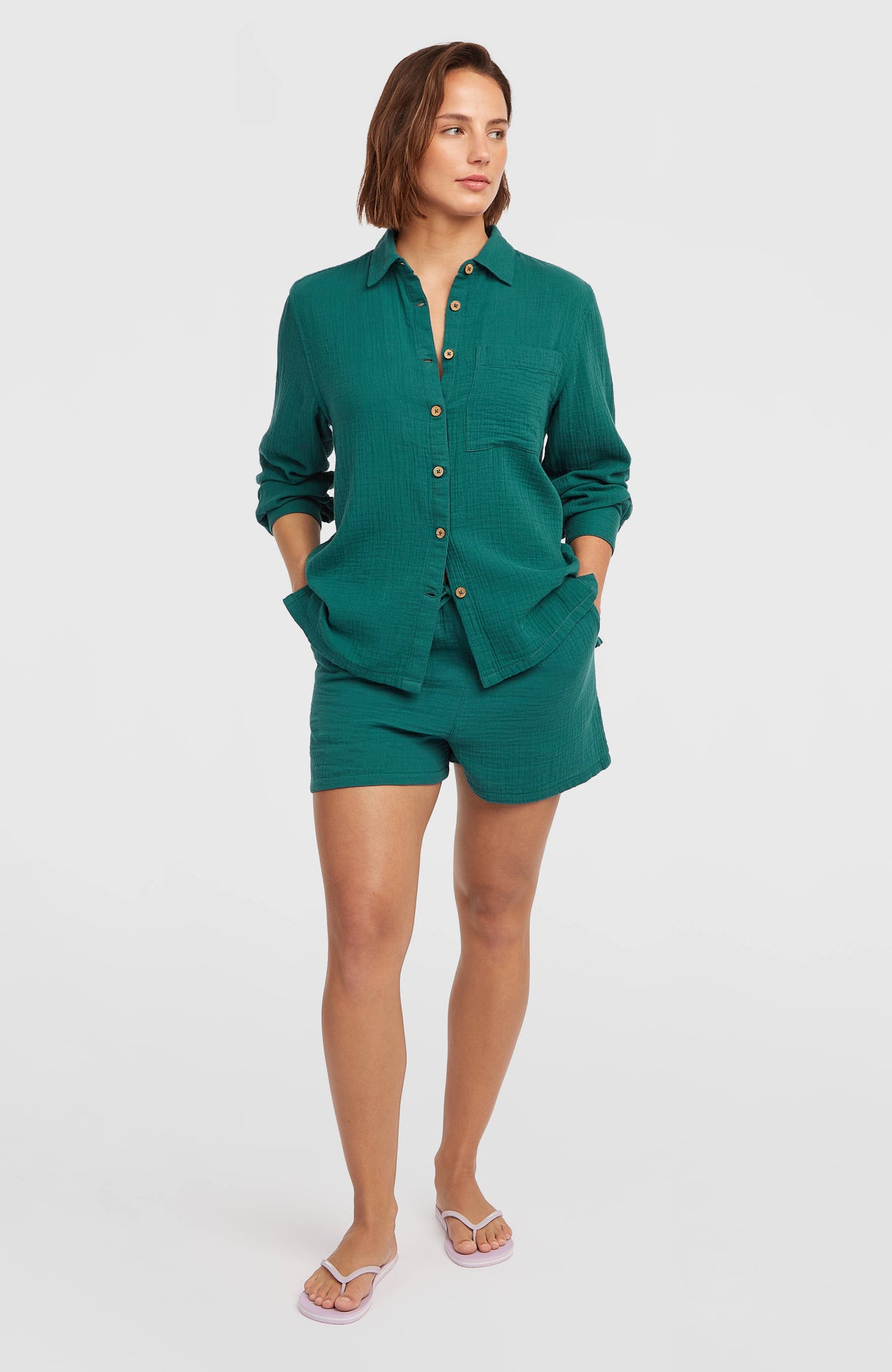 Brenda Bluse für Damen, grün, Ganzkörperansicht von vorne am Model