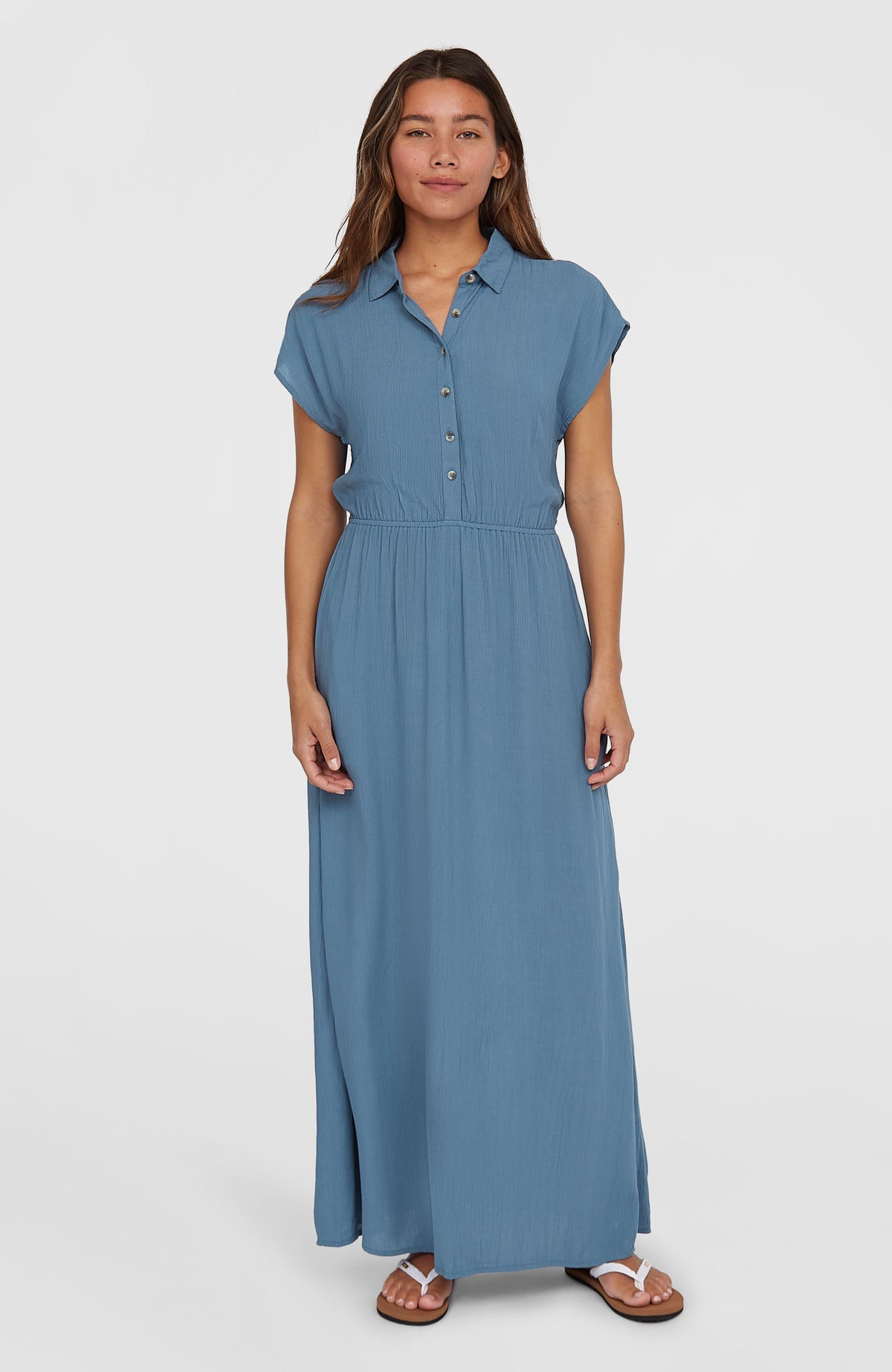 O'Neill Lori Maxi-Hemdkleid für Damen, blau, Vorderansicht, getragen am Model mit Knopfleiste