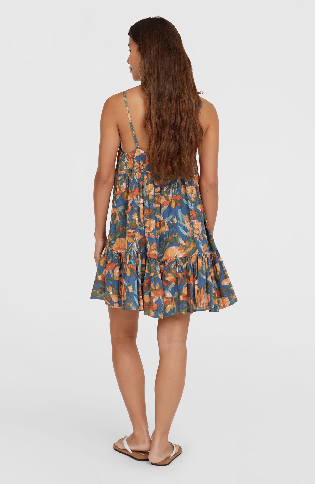 Rilee Kurzkleid für Damen, blau mit Blumenmuster in Orange, Rückansicht am Model