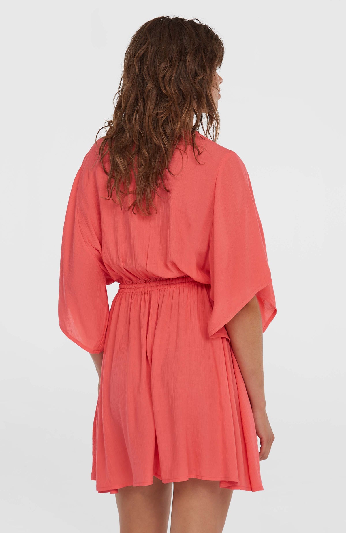 Pinkes Essentials Cover Up Kleid für Damen, Rückansicht am Model mit elastischem Bund
