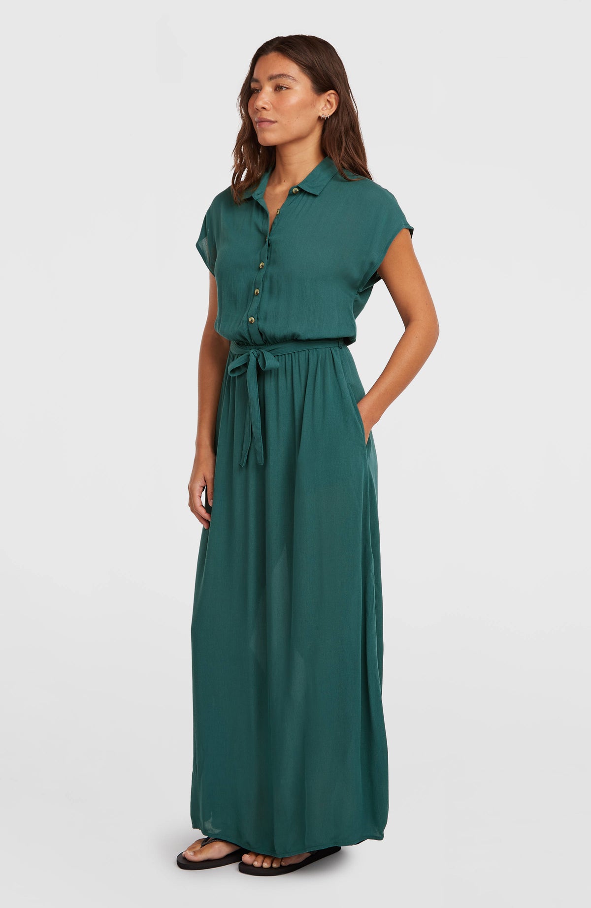 Lori Maxi-Hemdkleid für Damen, grün, Seitenansicht am Model mit Eingrifftasche