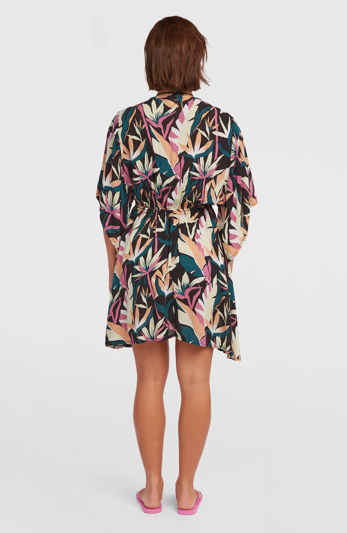 Essentials Tokeena Cover Up Kleid für Damen, schwarz mit Blattmuster, Rückansicht getragen am Model