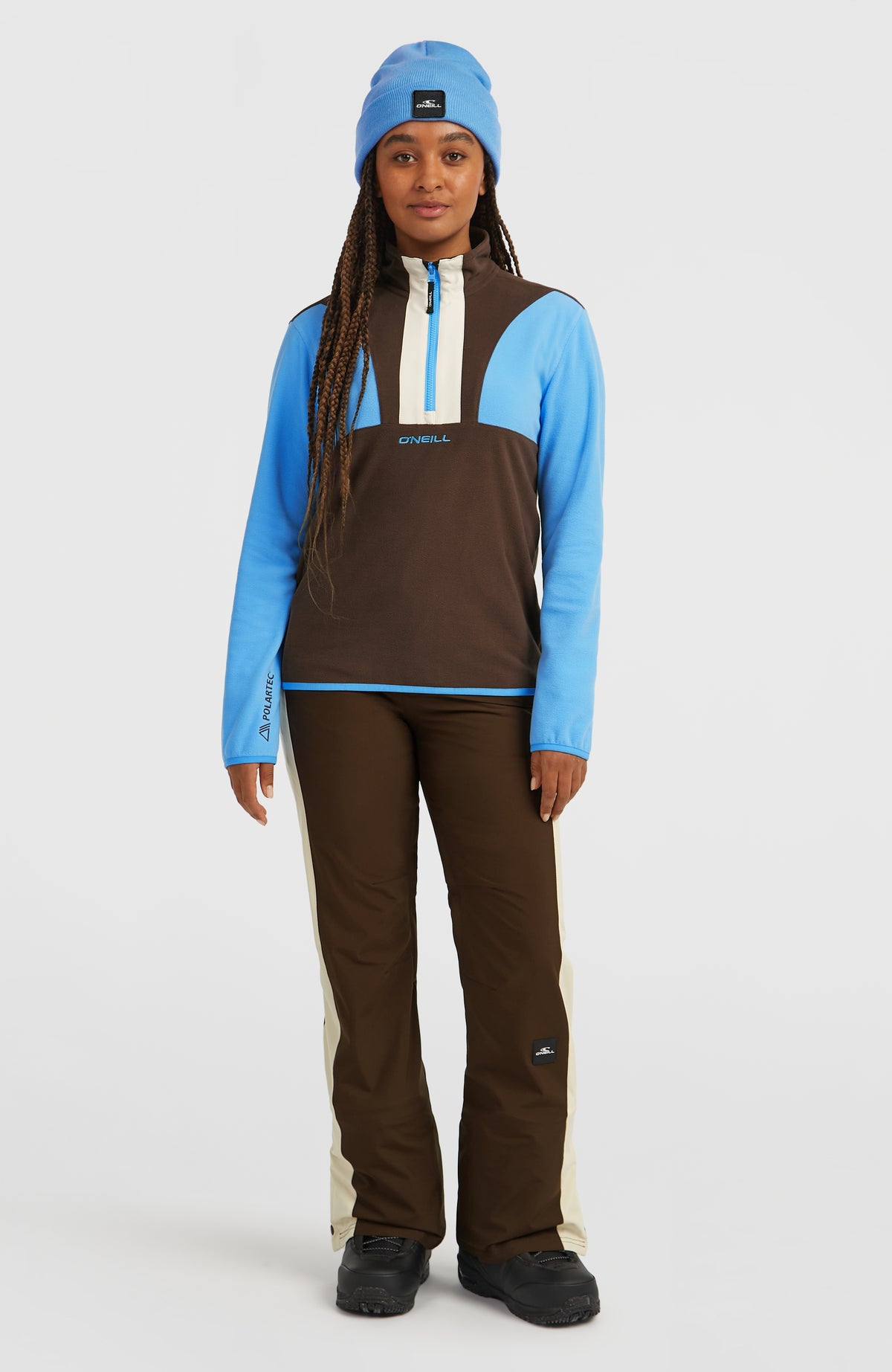 FWC'Cruz Triple Fleecepullover für Damen in Blau, getragen in Ganzkörperansicht am Model von vorne