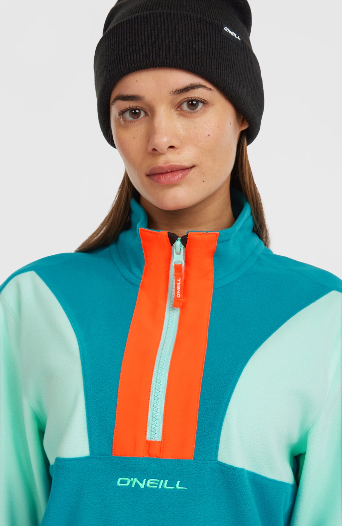 FWC'Cruz Triple Fleecepullover für Damen, grün, Nahaufnahme von Stehkragen und kontrastfarbenem Reißverschluss