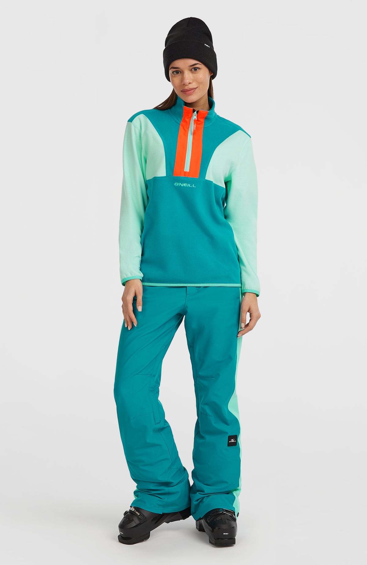 FWC'Cruz Triple Fleecepullover für Damen, grün, Ganzkörperansicht am Model in Kombination mit Skihose