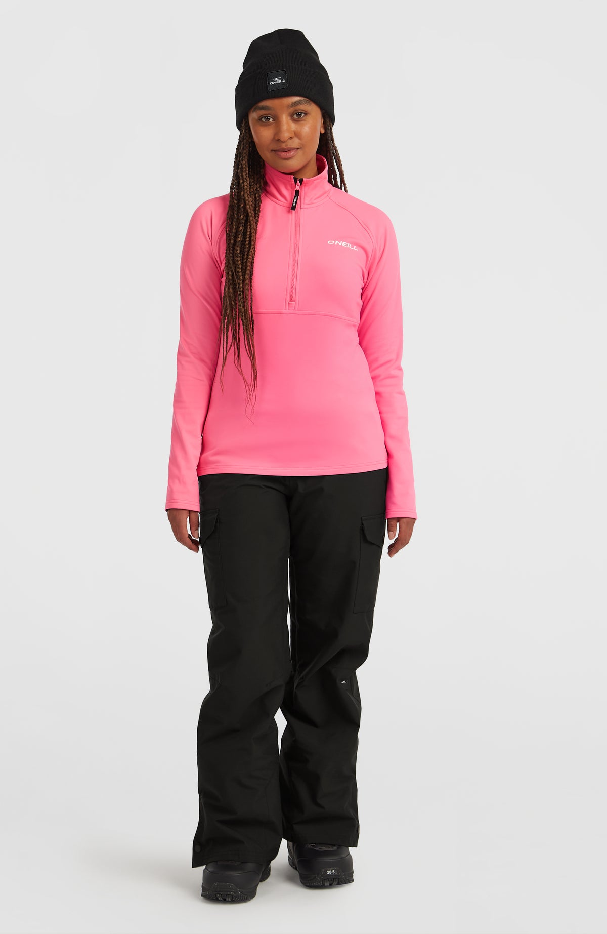 FWC'Cruz Fleecepullover für Damen in Pink, getragen am Model in Ganzkörper-Vorderansicht