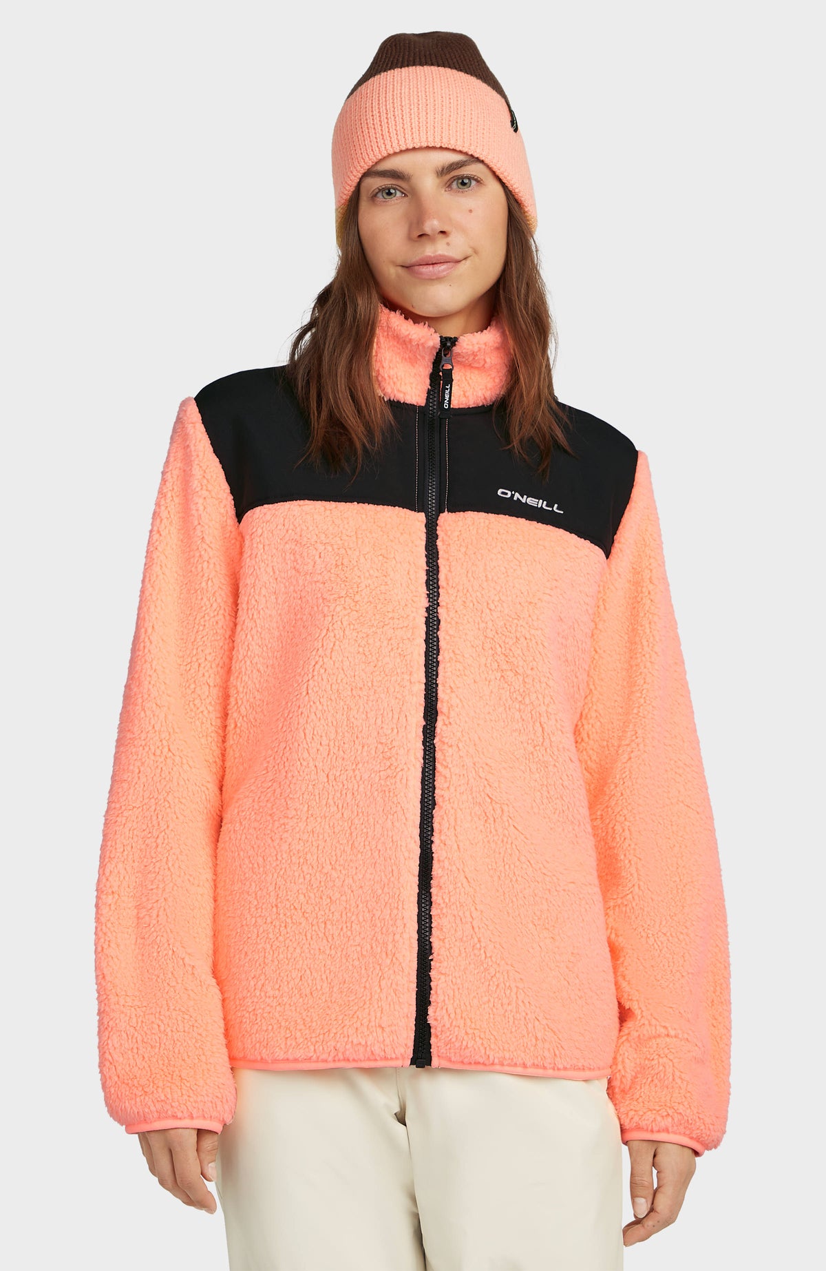 O'Neill FWC'Cruz Fuzzy Fleecejacke mit Reißverschluss für Damen, orange, Vorderansicht am Model