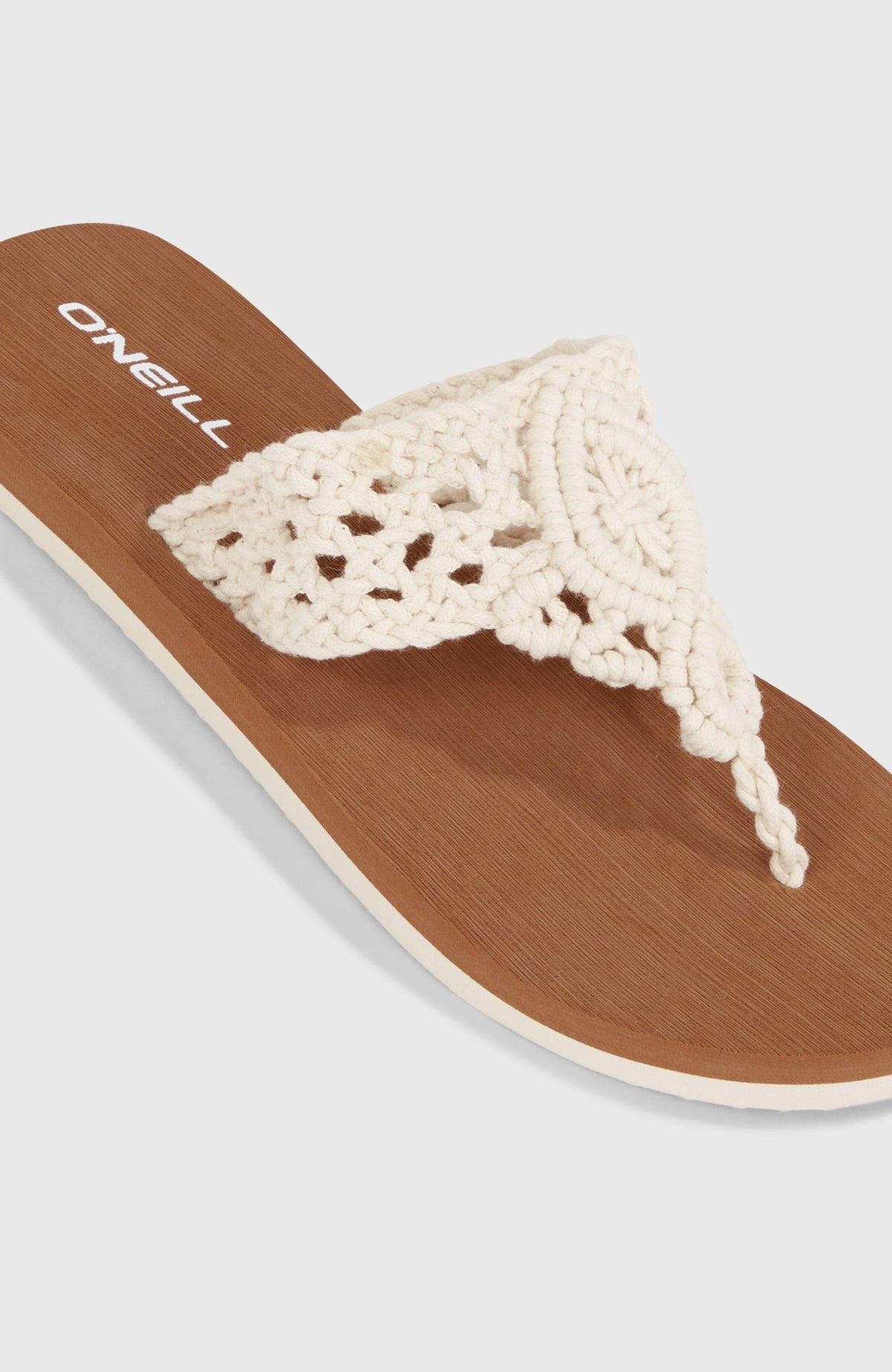 Ditsy Crochet Sandalen für Damen, weiß, Nahaufnahme des gehäkelten Riemens mit Zehensteg