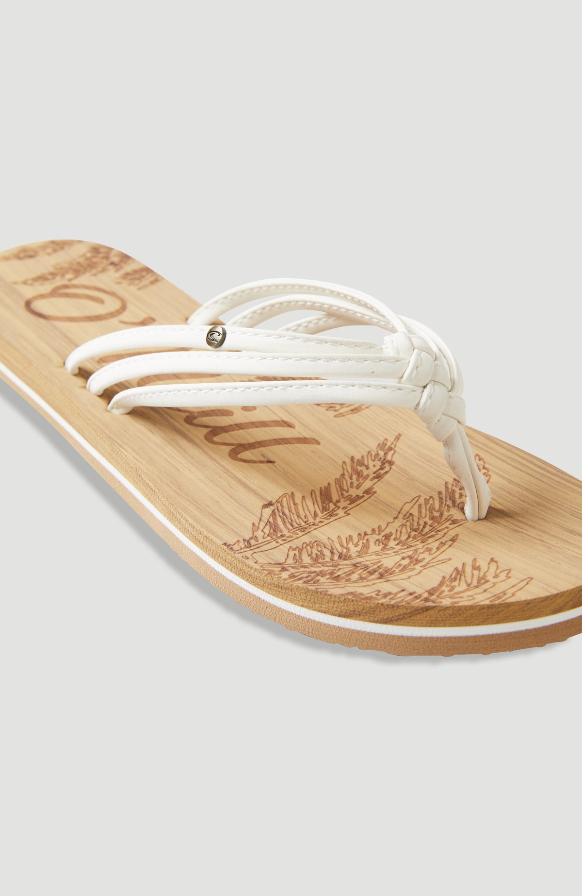 Nahaufnahme der Riemen mit Zehensteg der weißen Ditsy Sandalen