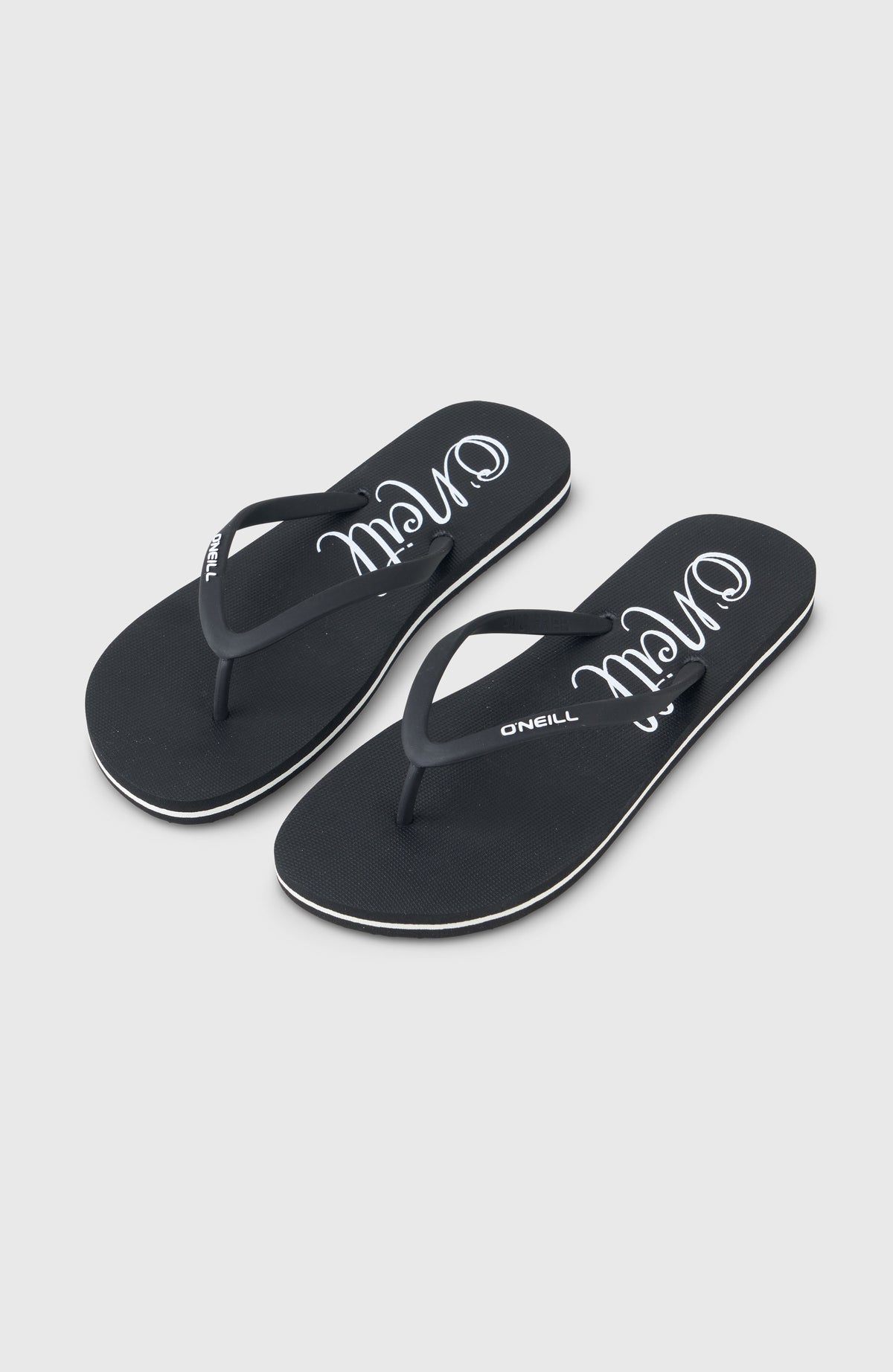O'Neill Profile Logo Sandalen für Damen, schwarz mit Logo-Print in Weiß, Paar freigestellt von schräg oben