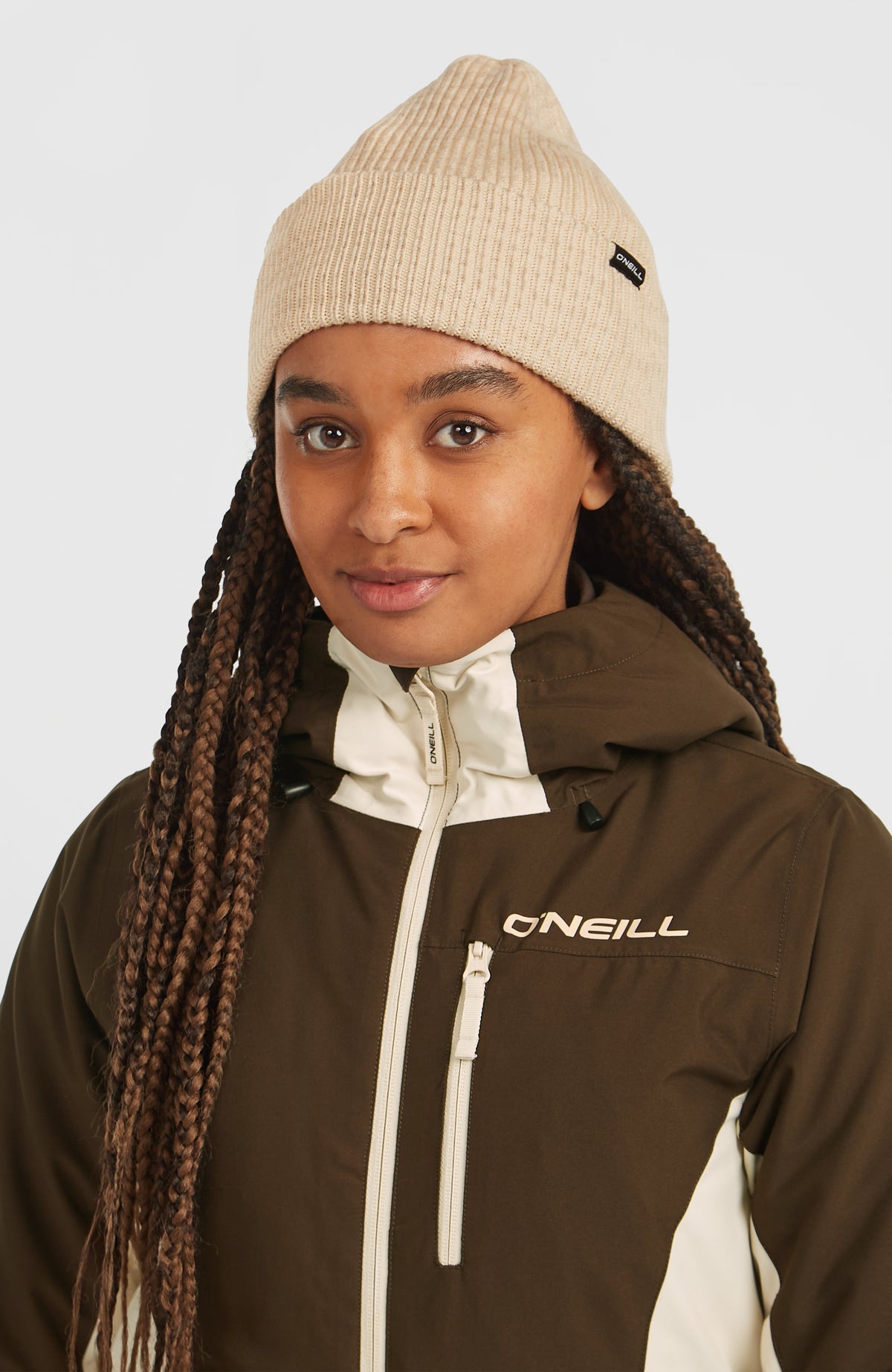 FWC'Cruz Beanie für Damen, beige, getragen am Model in Vorderansicht