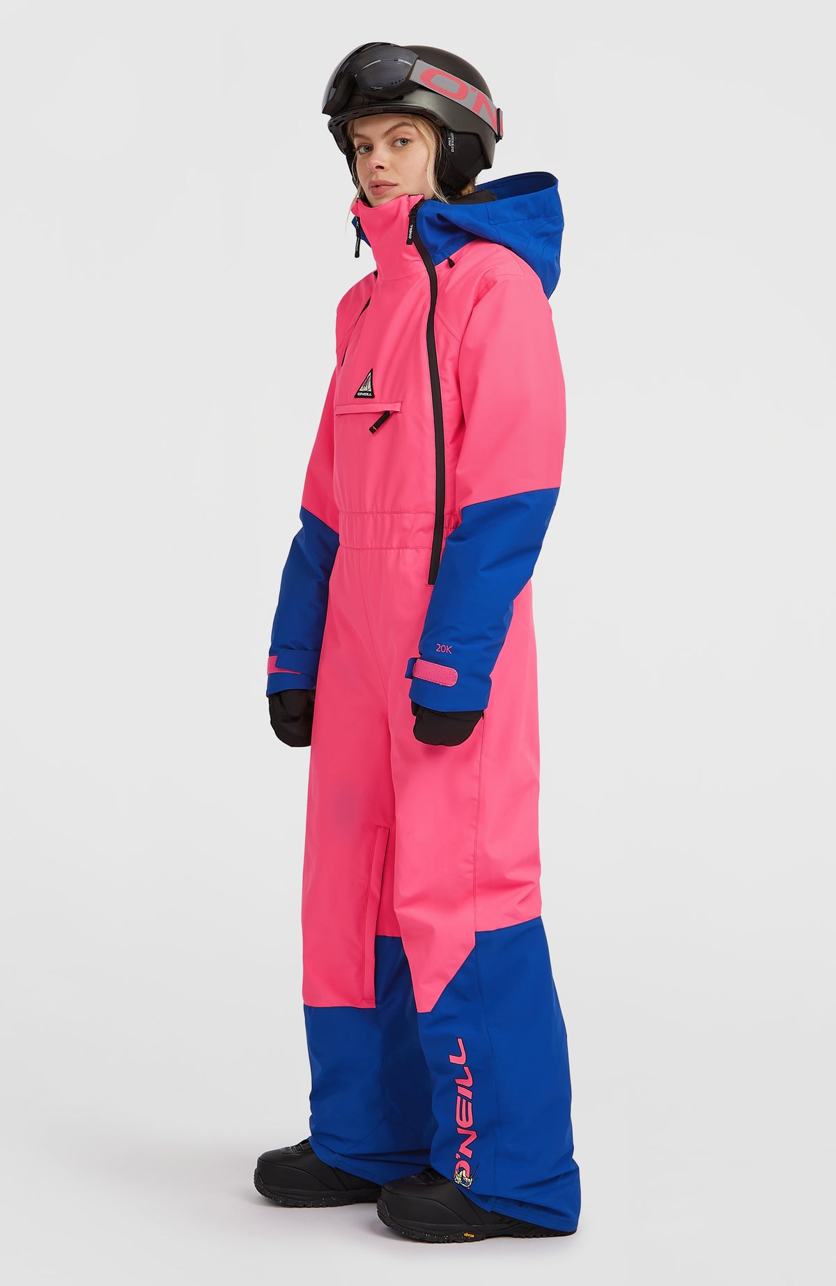 FWC'Play Overall für Damen in Pink, Dreiviertelansicht am Model von der Seite