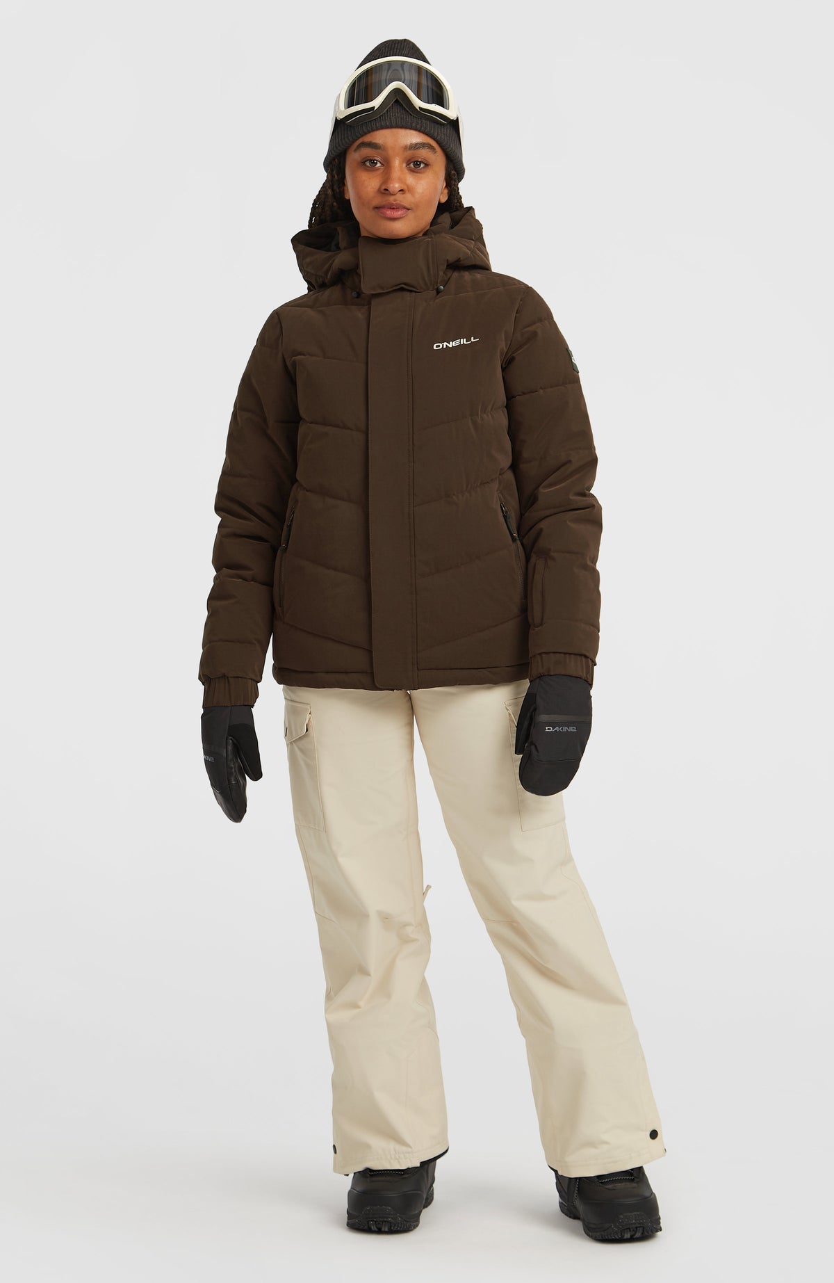 Gesteppte FWC'Cruz Hybrid-Skijacke für Damen, braun, Ganzkörperansicht von vorne kombiniert mit Skihose, am Model