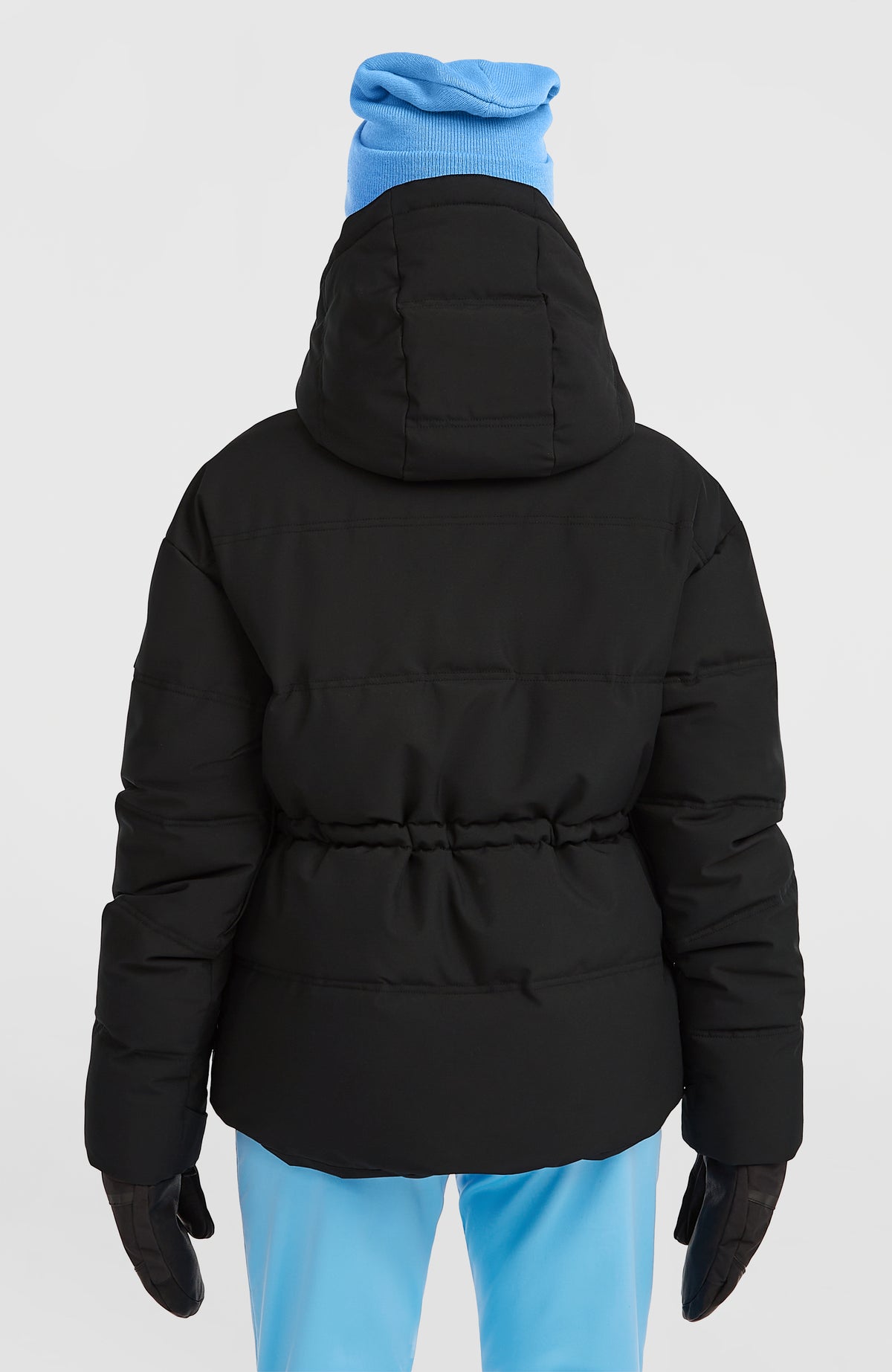 FWC'Cruz Hybrid-Skijacke für Damen, schwarz, Rückansicht, getragen am Model mit Quersteppung und Kapuze