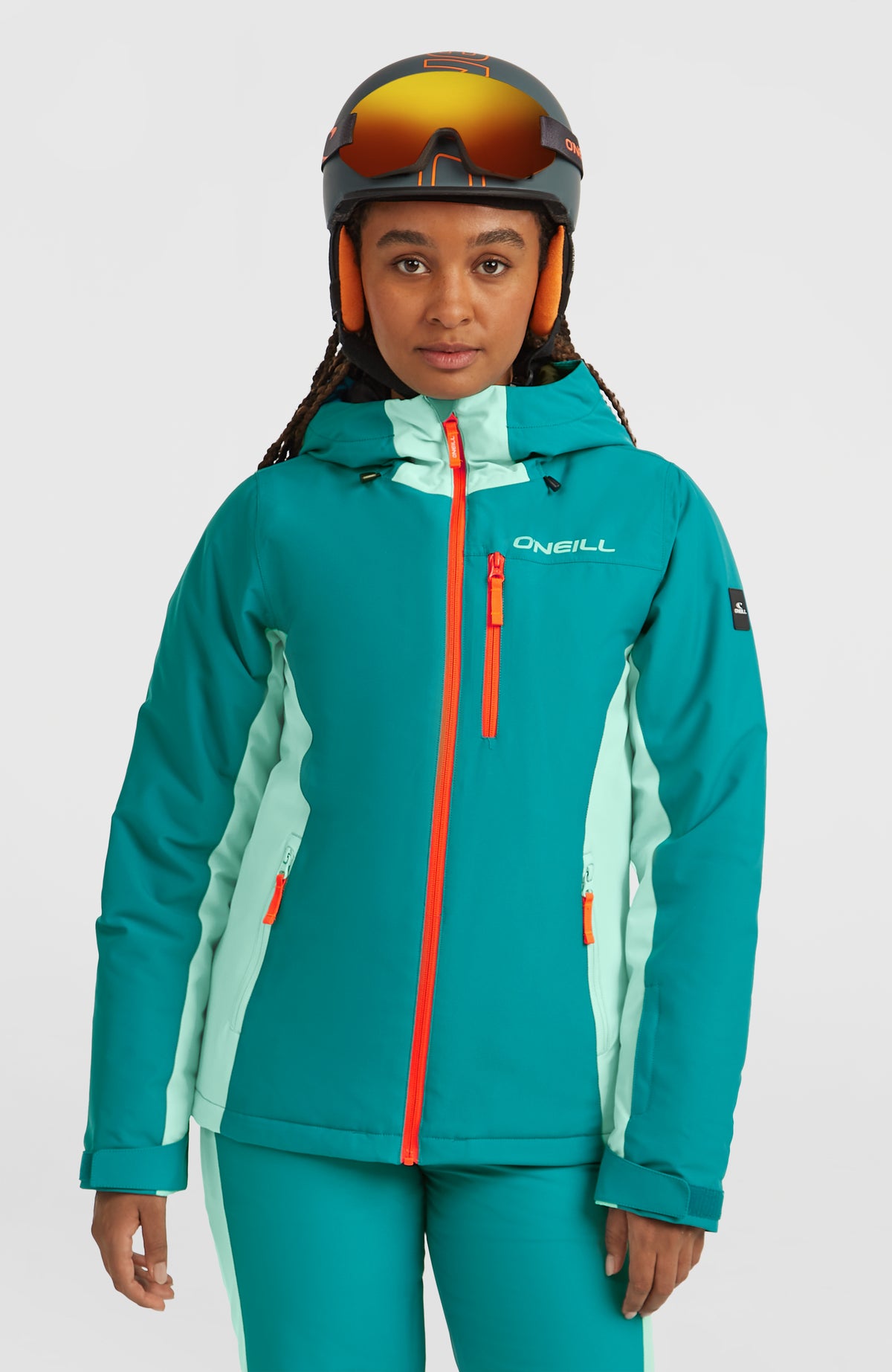 O'Neill FWC'Cruz Duo Skijacke für Damen, blau, Vorderansicht am Model mit Reißverschlusstaschen