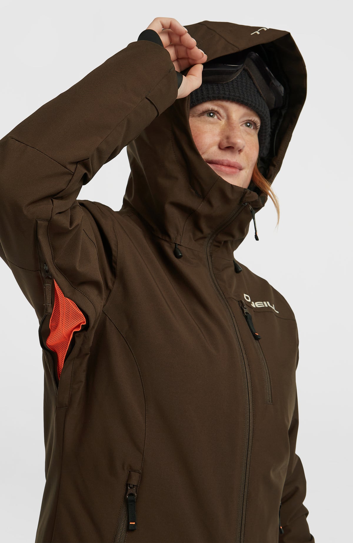 Braune FWC'Cruz Skijacke für Damen, Nahaufnahme des geöffneten Belüftungsreißverschlusses mit Mesh