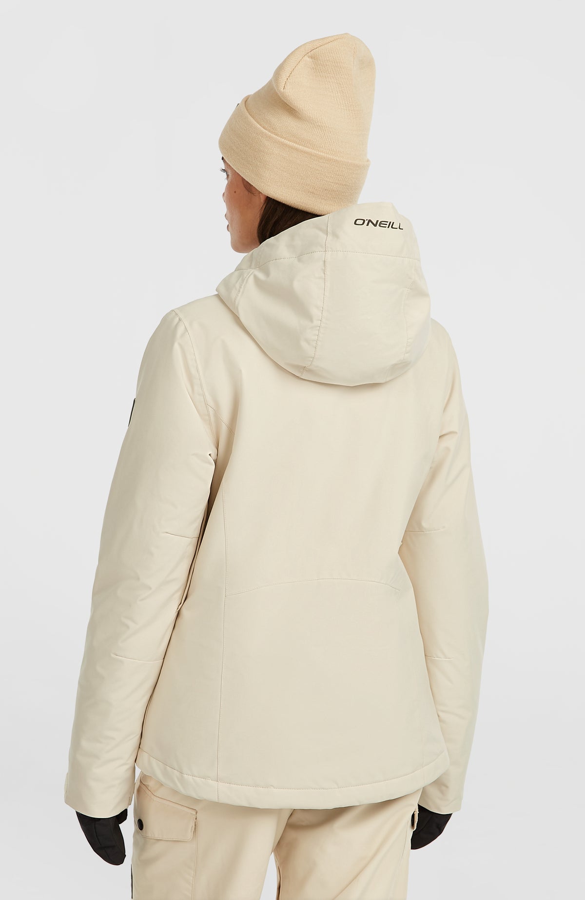FWC'Cruz Skijacke für Damen, beige, getragen am Model, Rückansicht mit Kapuze