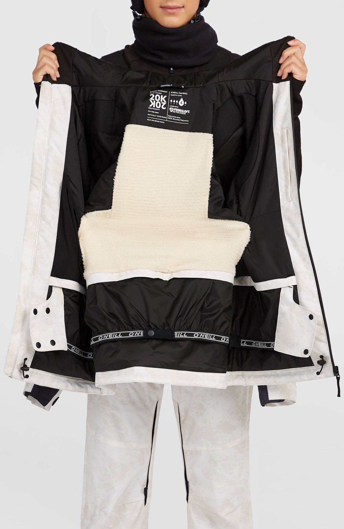 FWC'Peak Skijacke für Damen, weiß, geöffnete Vorderansicht am Model mit Blick auf Schneefang und Futter