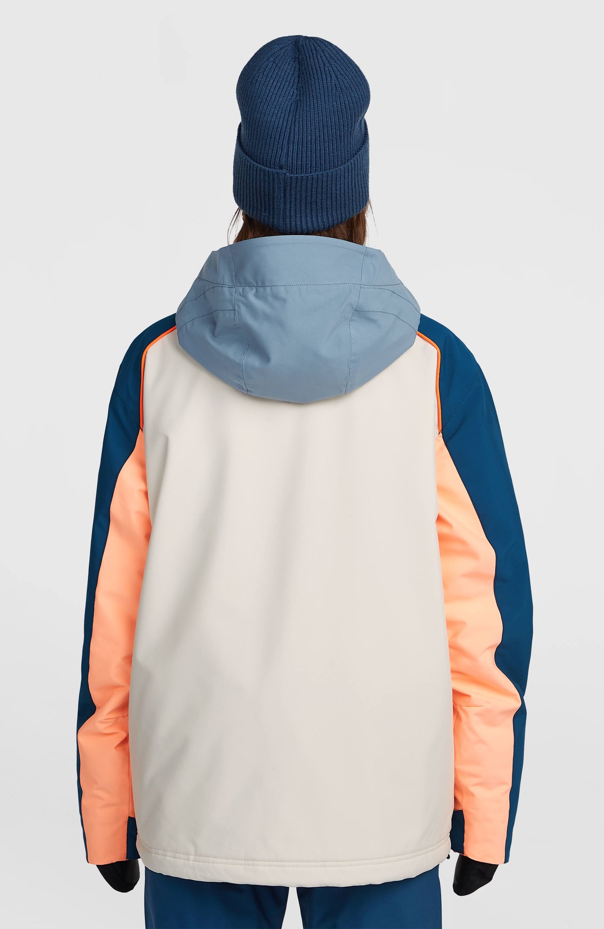 FWC'Play Asymmetric Ski- und Snowboardjacke für Damen in Blau-Mix, Rückansicht am Model