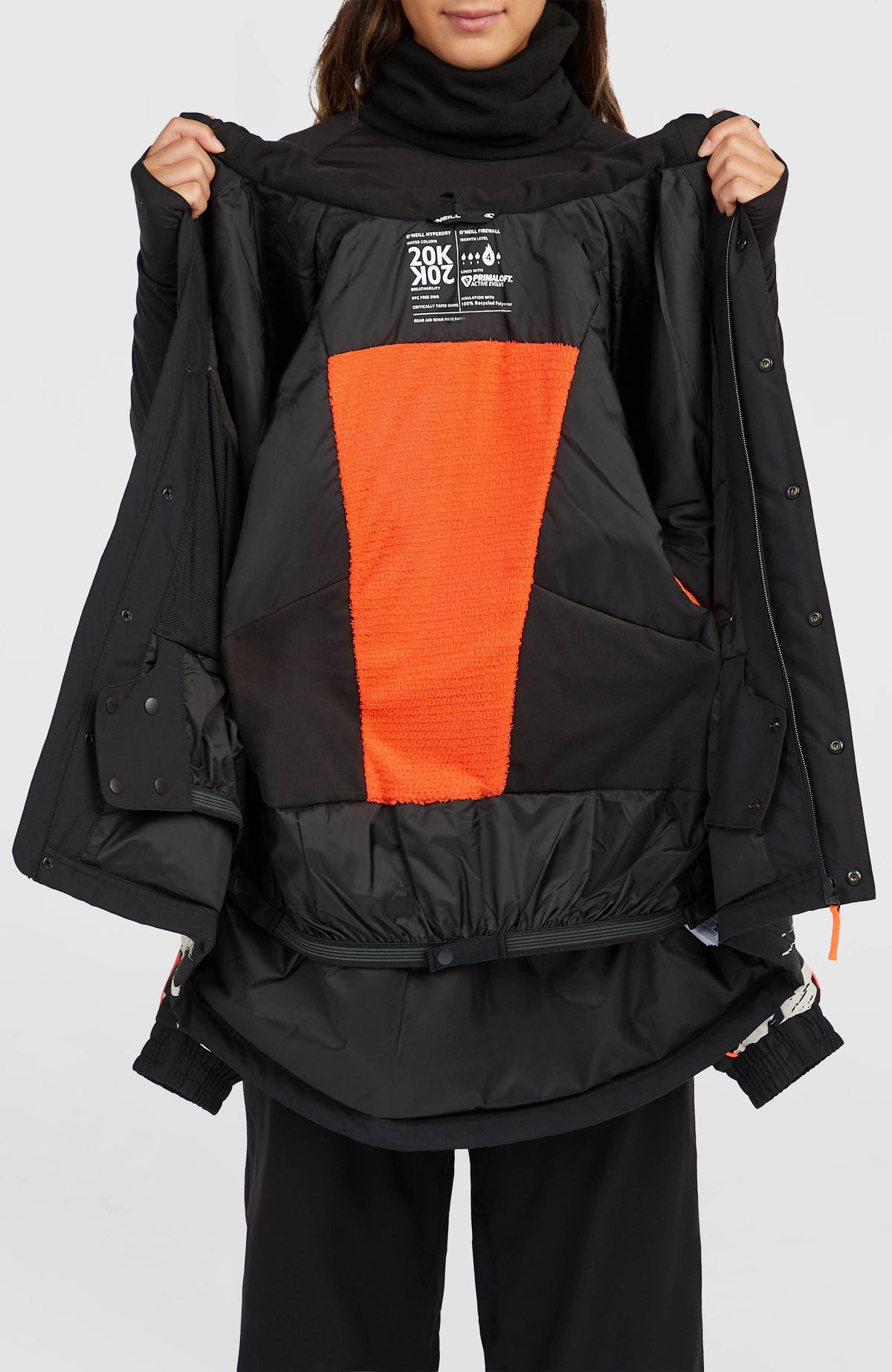 FWC'Play Shacket Ski- und Snowboardjacke, schwarz, geöffnete Vorderansicht mit Innenfutter und Schneefang