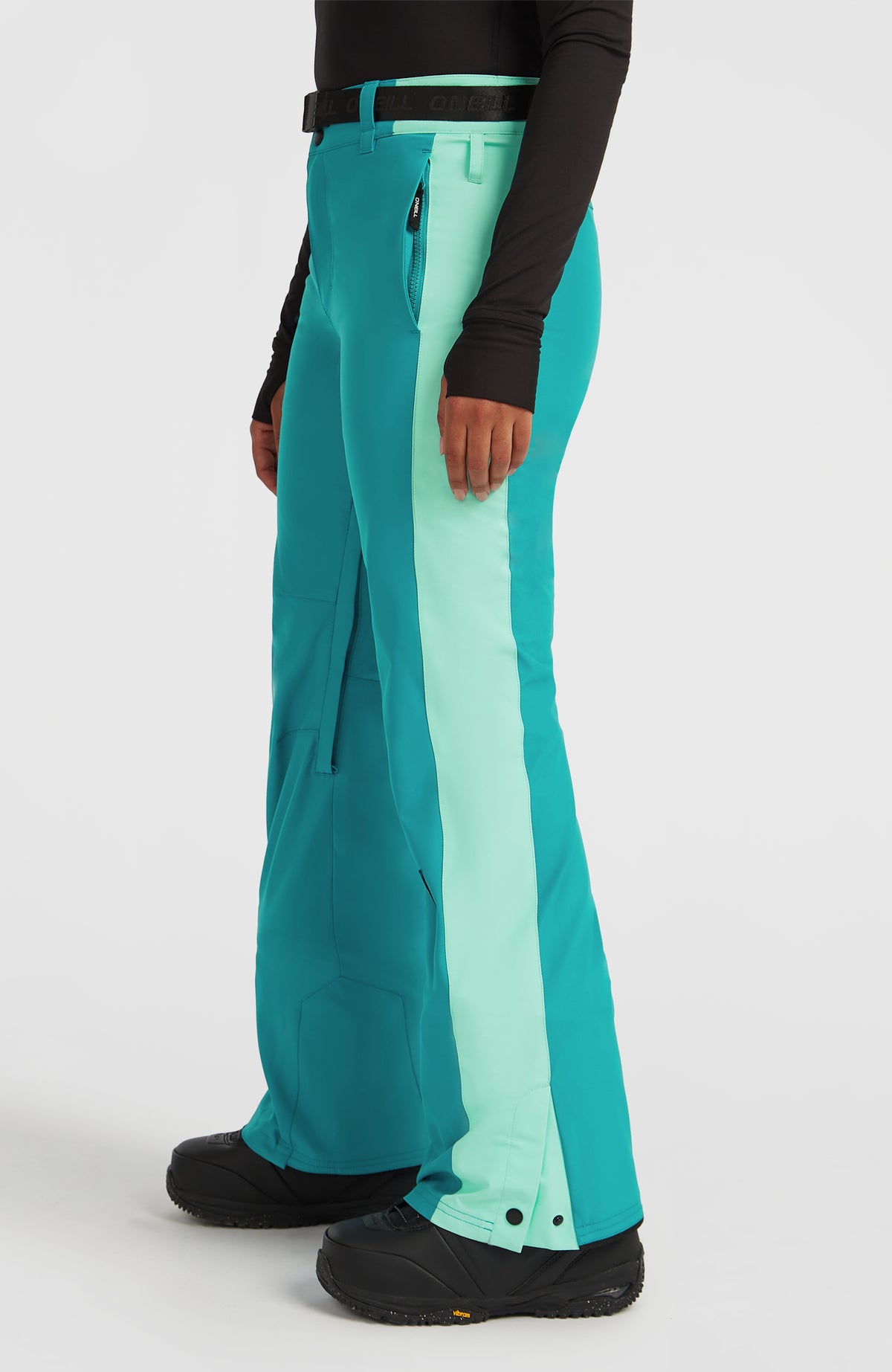 FWC'Cruz Duo Skihose für Damen, blau, Seitenansicht am Model mit hellem Seitenstreifen