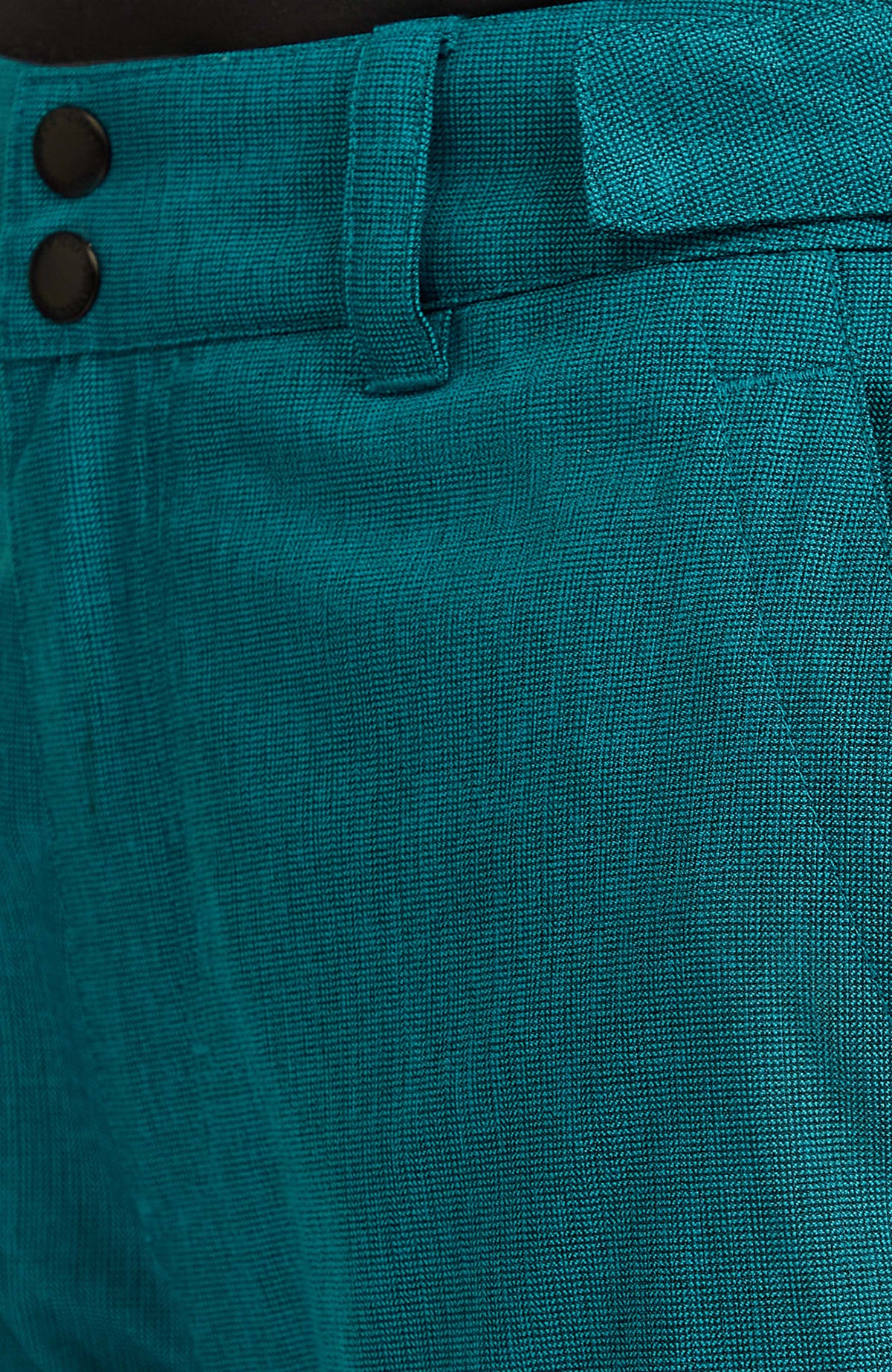Nahaufnahme von Bund und Druckknöpfen der blauen FWC'Cruz Melange Skihose