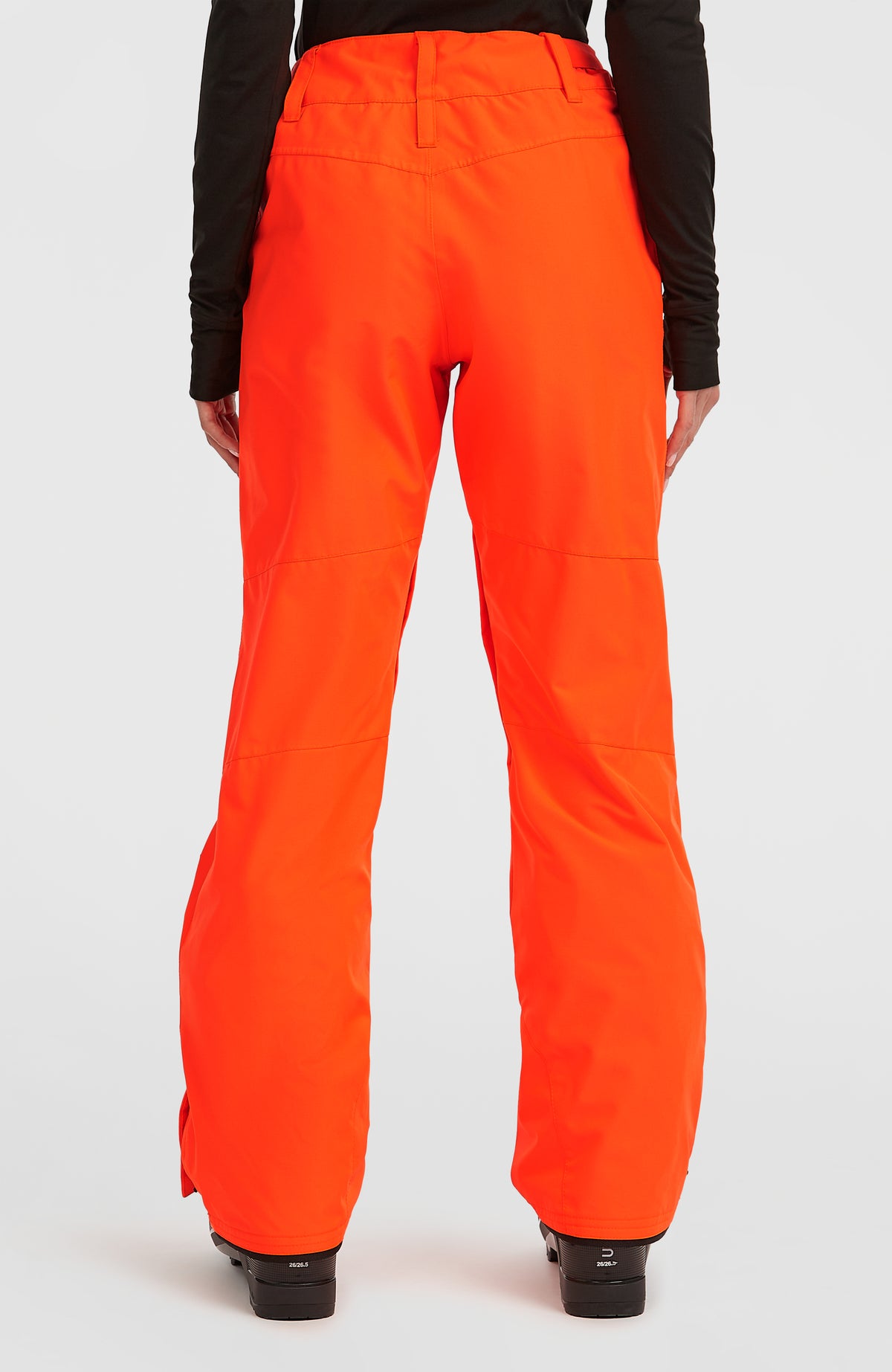 FWC'Cruz Slim Skihose für Damen, rot, Rückansicht am Model mit Gürtelschlaufen am Bund