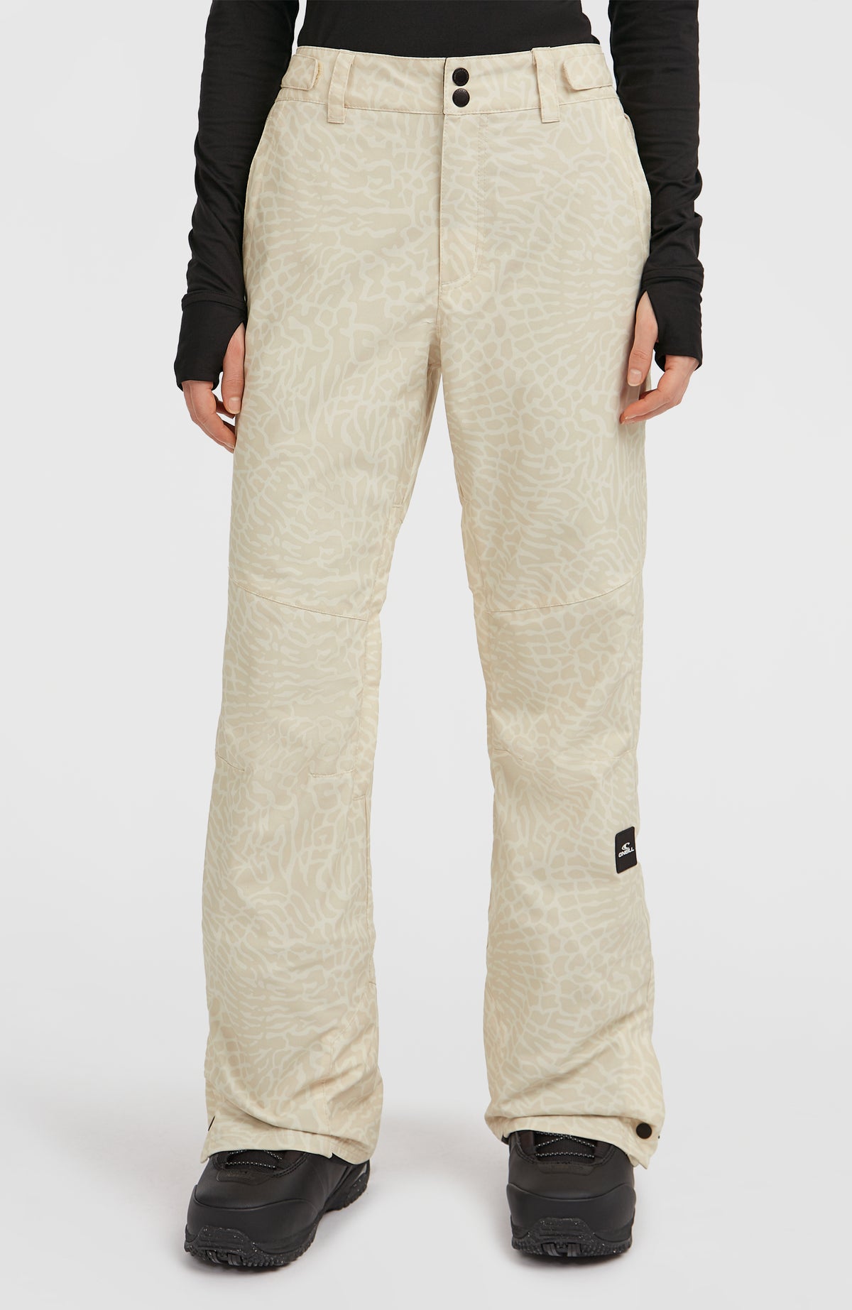 O'Neill FWC'Cruz Slim Skihose für Damen, beige mit Animal-Print in Cremeweiß, Vorderansicht am Model