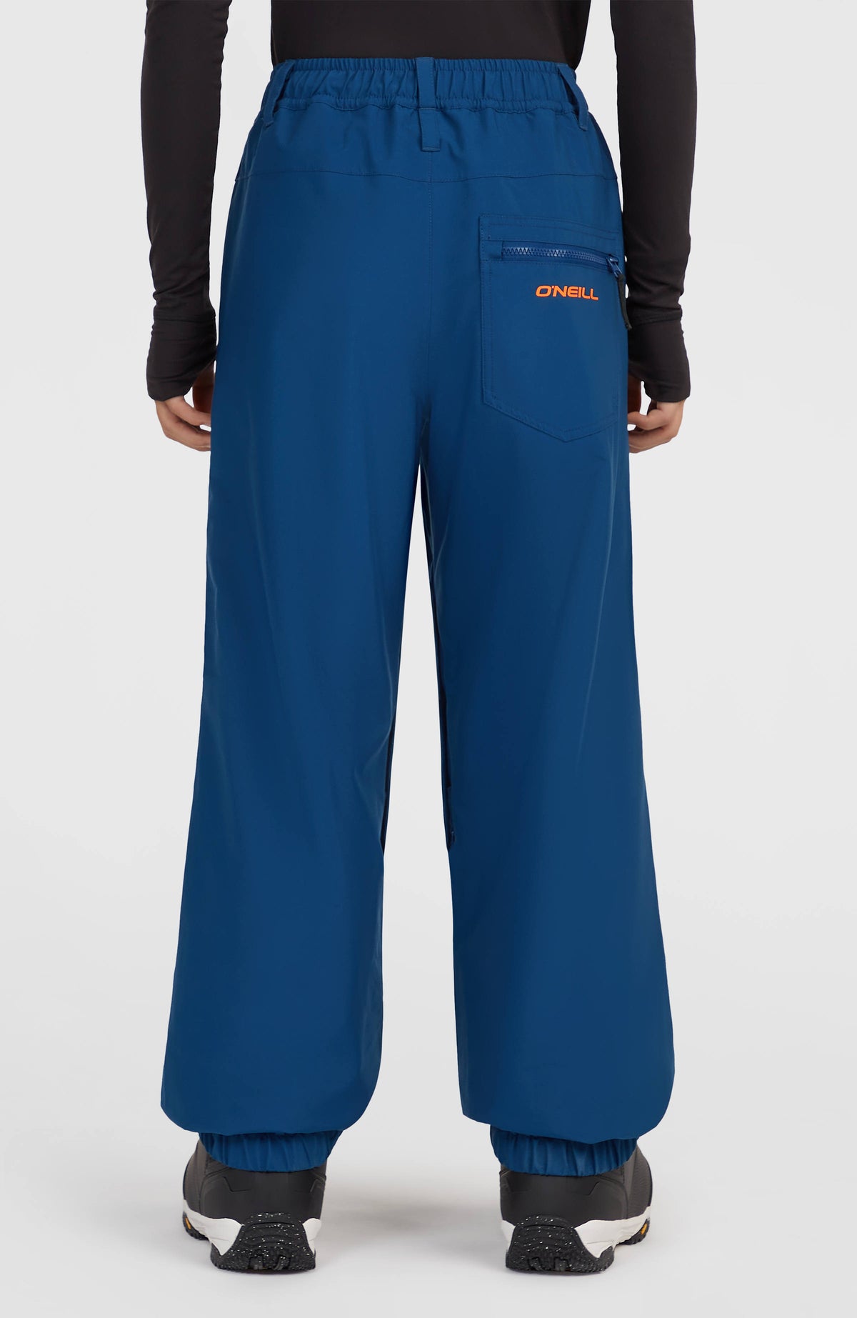 FWC Oversized Ski- und Snowboardhose für Damen, blau, Rückansicht am Model