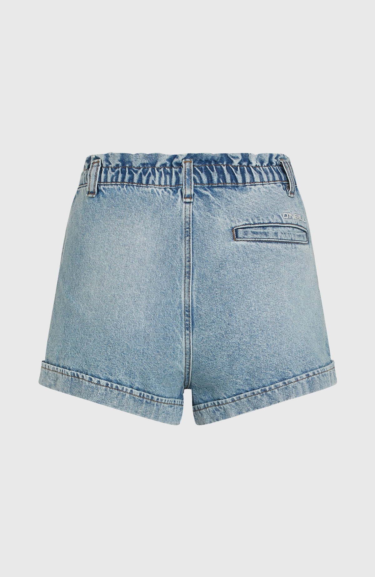 Blaue Tasia Paperbag Shorts für Damen, flach liegend von hinten mit elastischem Raffbund und Gesäßtasche