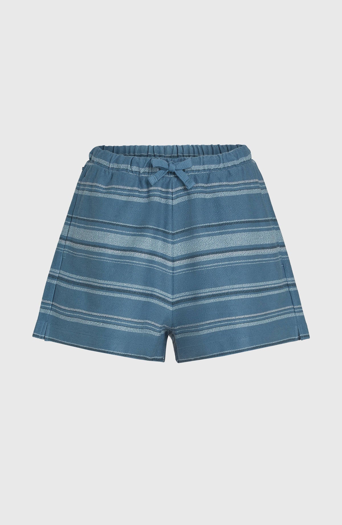 Bavaro Shorts für Damen, blau mit Streifenmuster in Hellblau, flach liegend von vorne, Bindeband am Bund