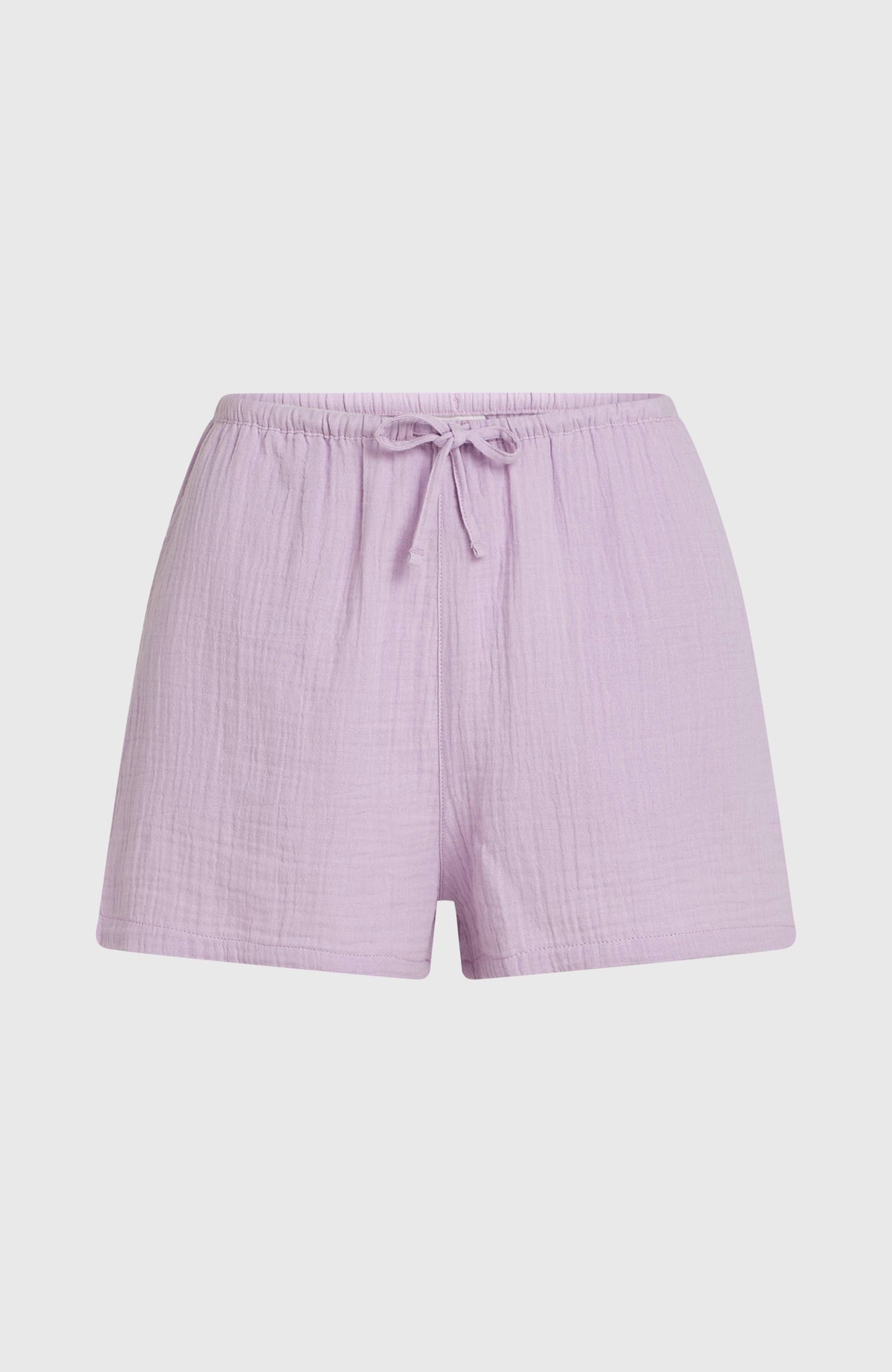 Strukturierte Brenda Shorts für Damen, lila, freigestellt von vorne mit Bindeband am Bund
