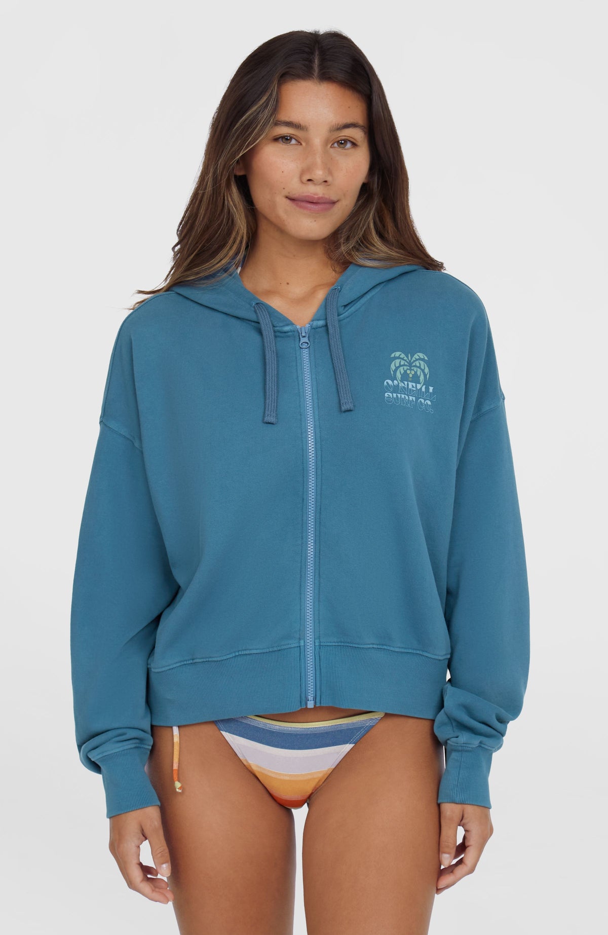O'Neill Beach Vintage Kapuzenjacke mit Reißverschluss für Damen, blau, am Model, Vorderansicht mit Logo-Print