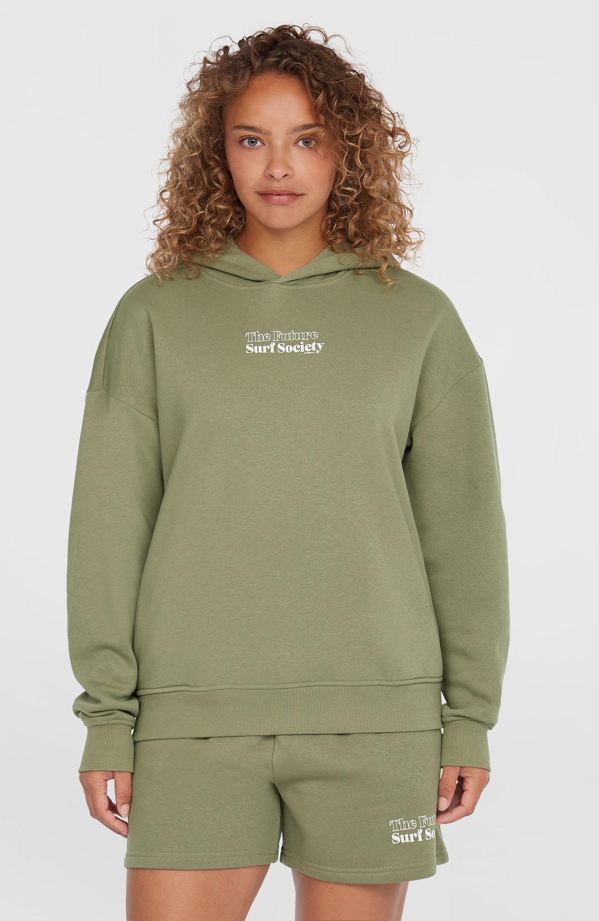 O'Neill Future Surf Society Hoodie für Damen, grün mit Logo-Print in Weiß, Vorderansicht am Model