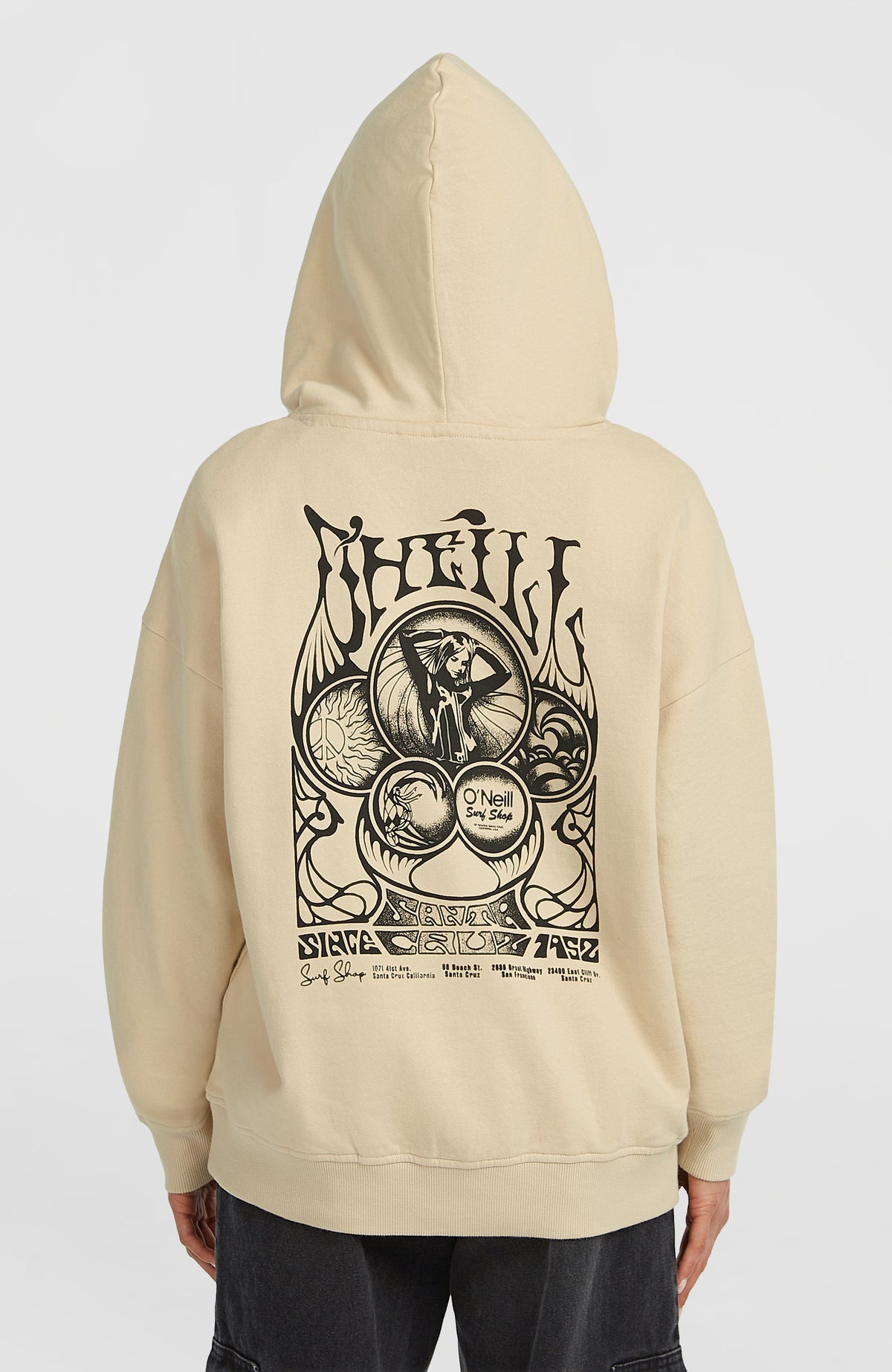 O'Neill O'Riginals Oversized Hoodie für Damen, beige mit Grafik-Print in Schwarz, Rückansicht am Model