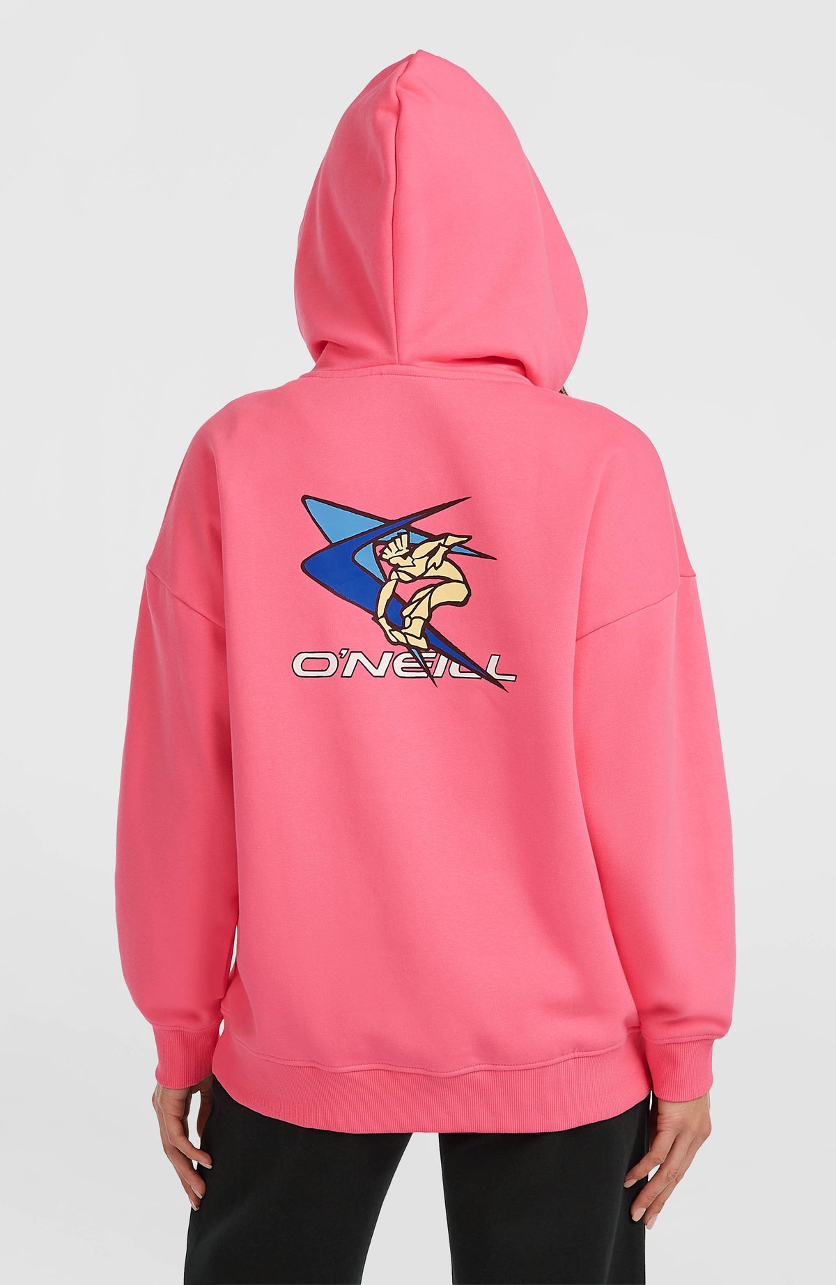 FWC'Play Hoodie für Damen, pink, Rückansicht am Model mit aufgesetzter Kapuze und großem Grafik-Print