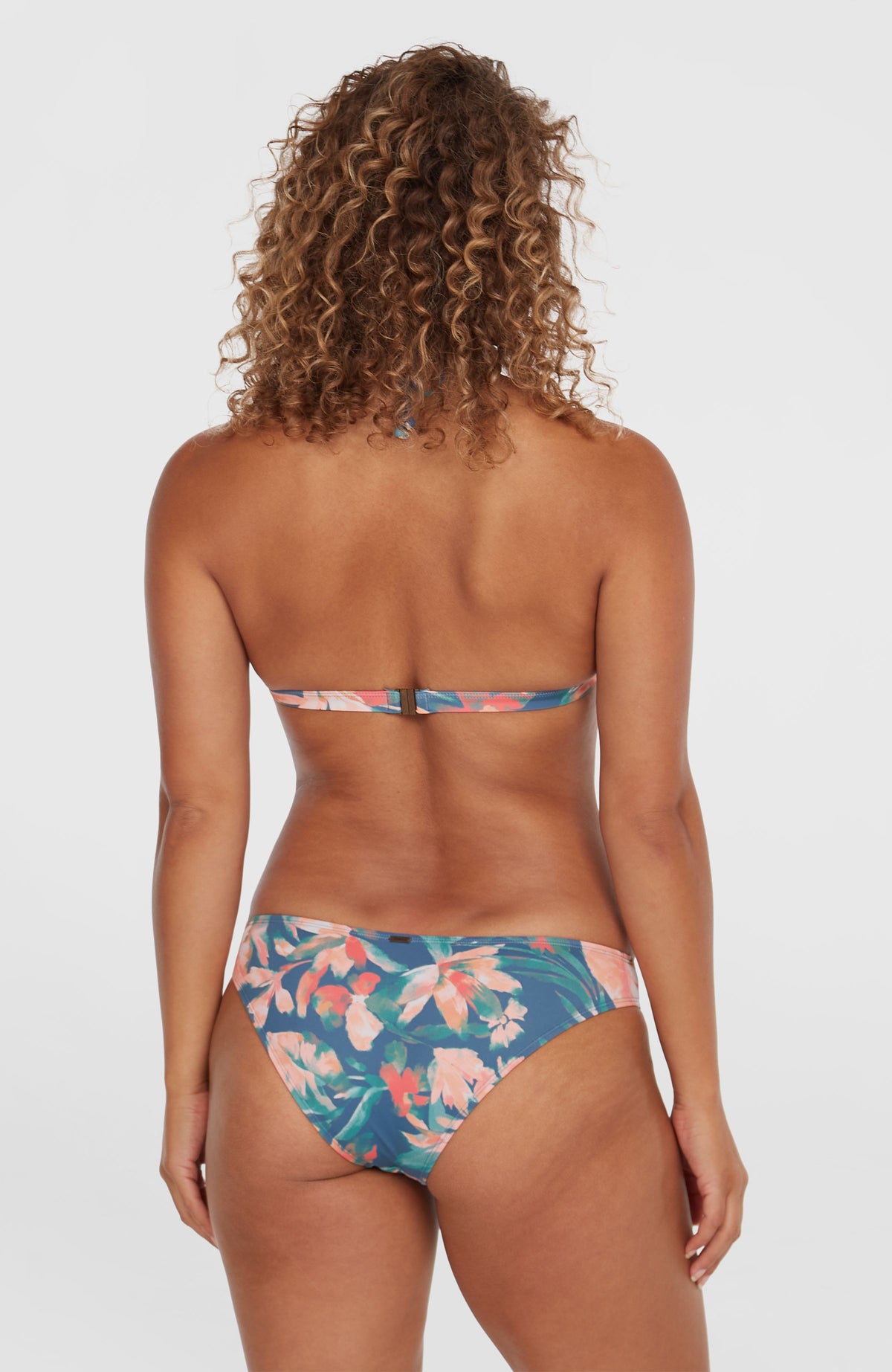 Essentials Marga Cruz Bikini-Set für Damen, blau mit Blumenmuster in Rosa und Grün, Rückansicht am Model