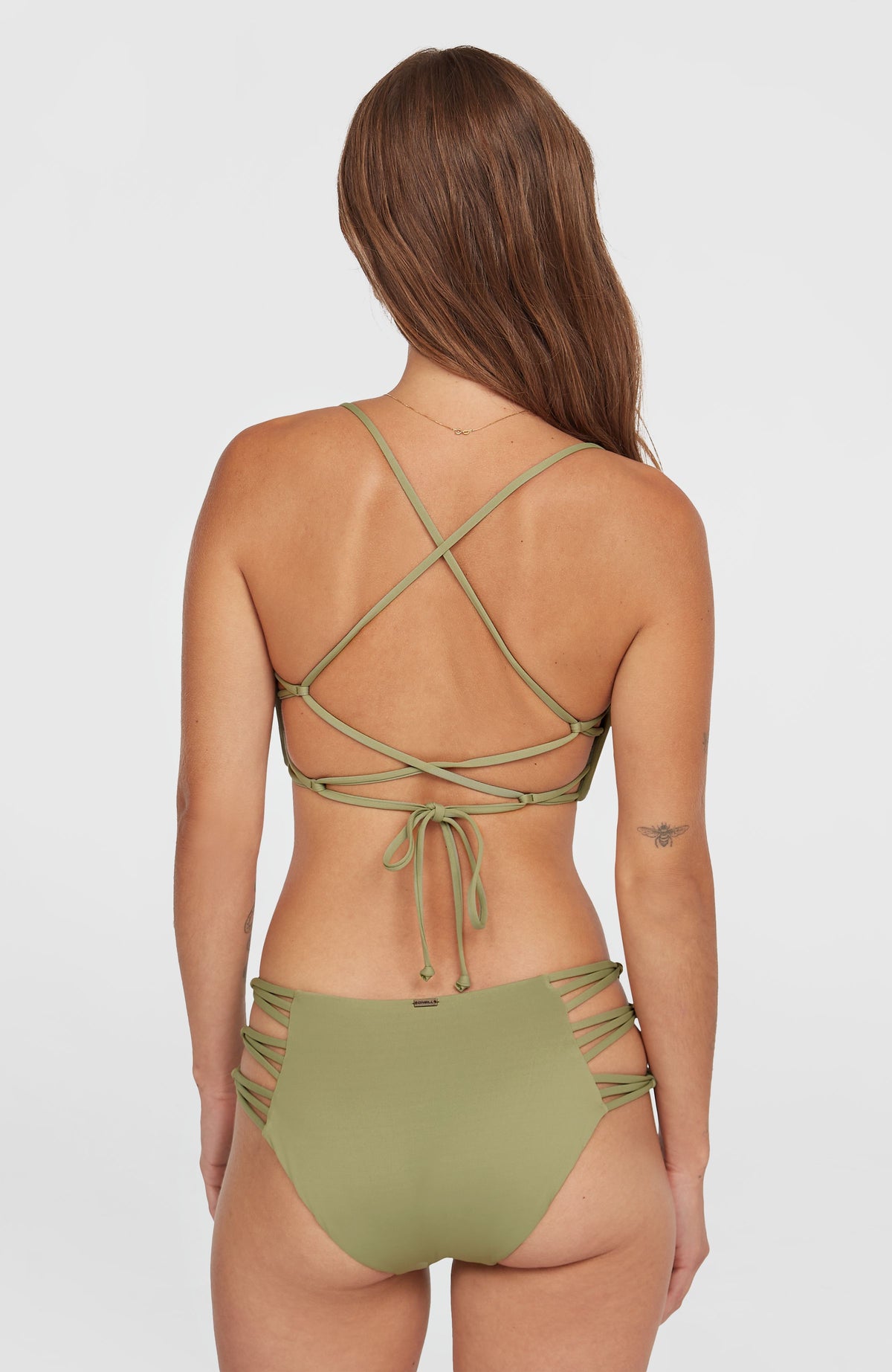Huntington Bralette Bikini-Oberteil für Damen, grün, Rückansicht am Model mit gekreuzten Trägern und Bindebändern