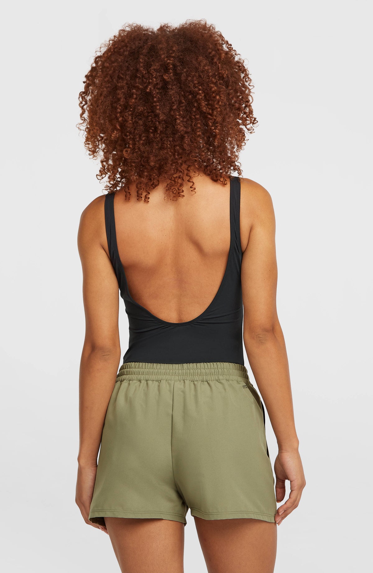 Essentials 12'' Badeshorts für Damen, grün, Rückansicht getragen am Model