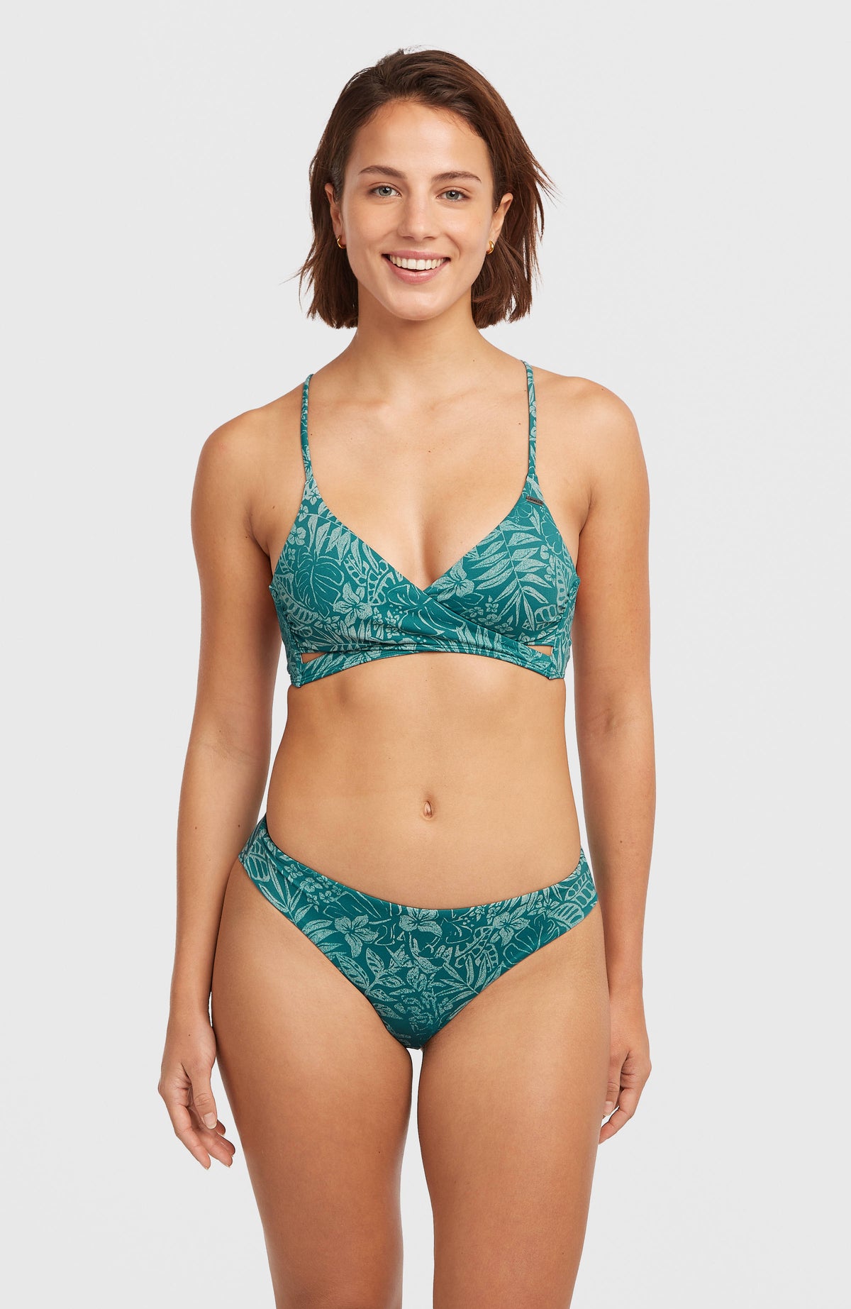 Maoi Bikinihose für Damen, grün mit Pflanzenmuster in Hellgrün, Ganzkörperansicht von vorne am Model