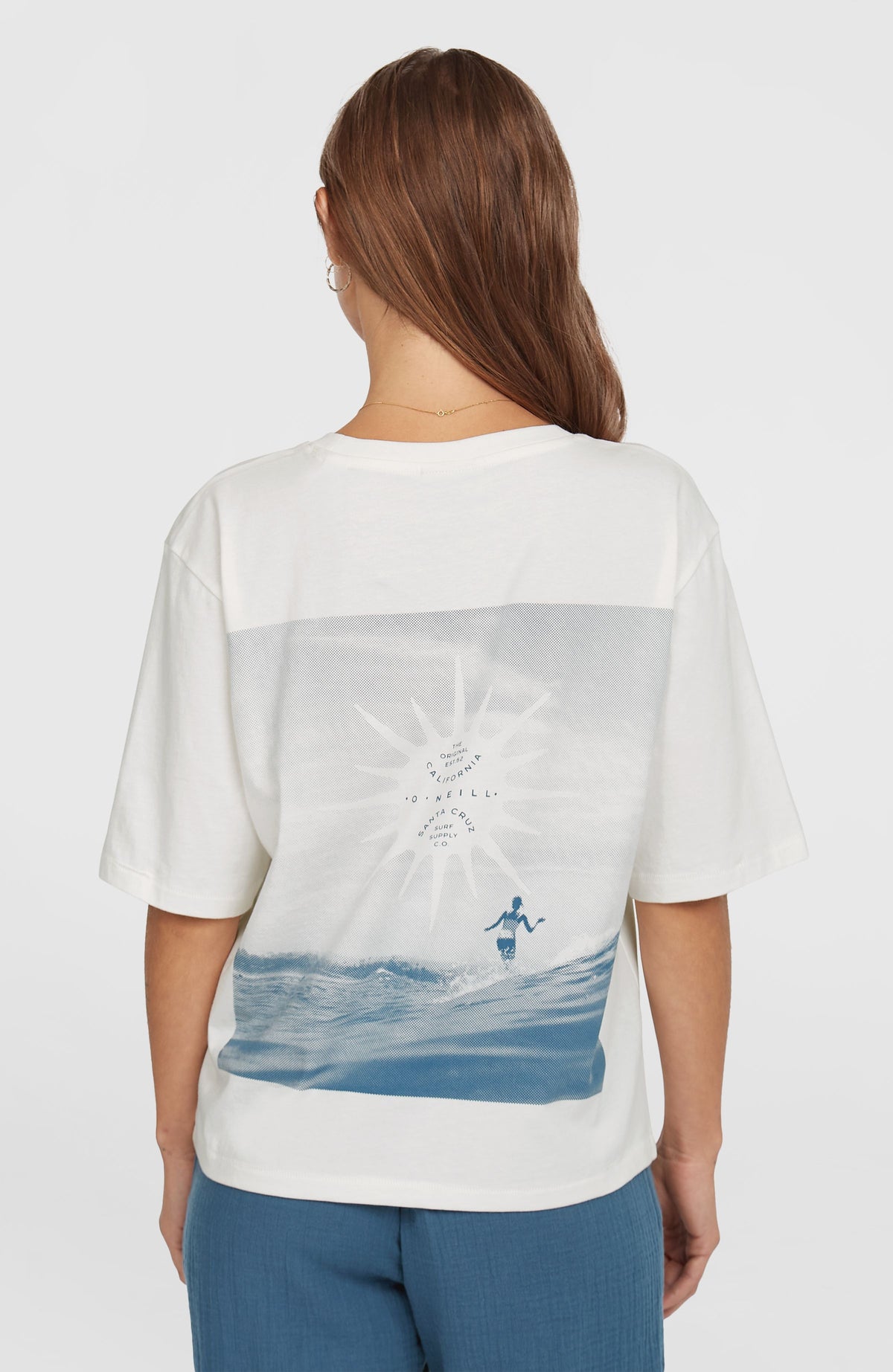 Summer Must Haves Back Print T-Shirt für Damen, weiß mit Grafik-Print in Blau, Rückansicht mit großem Rückenprint
