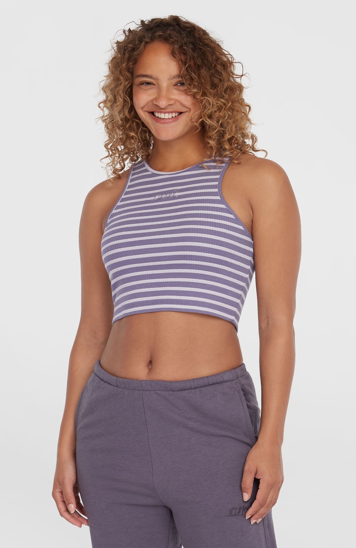O'Neill Jess Rib Tanktop für Damen, lila mit Streifenmuster in Weiß, Vorderansicht getragen am Model