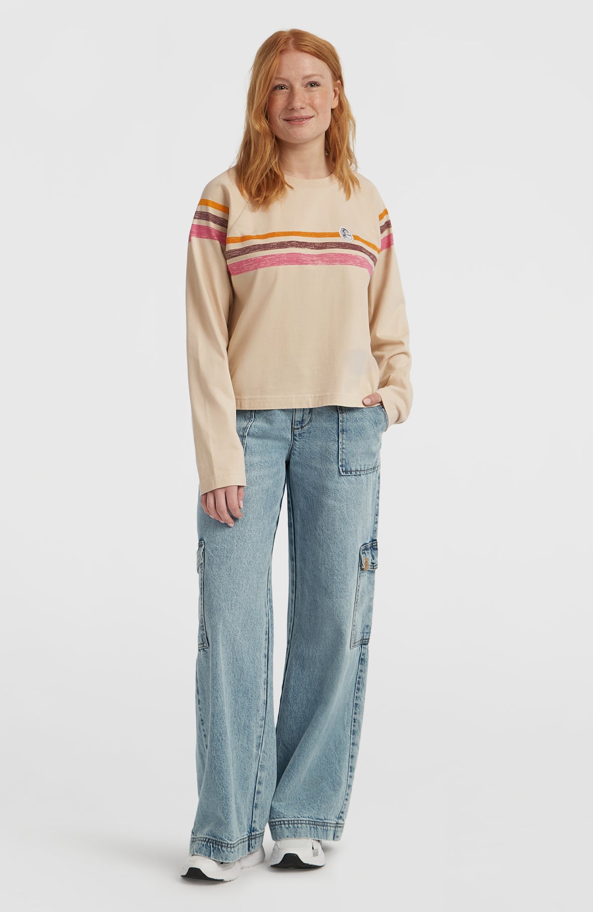 O'Riginals Langarmshirt für Damen, beige mit Streifenmuster in Orange und Pink, Ganzkörperansicht am Model