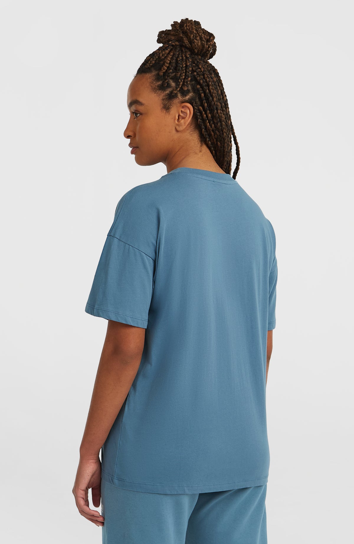 Future Surf Society T-Shirt für Damen, blau, Rückansicht mit überschnittenen Schultern am Model