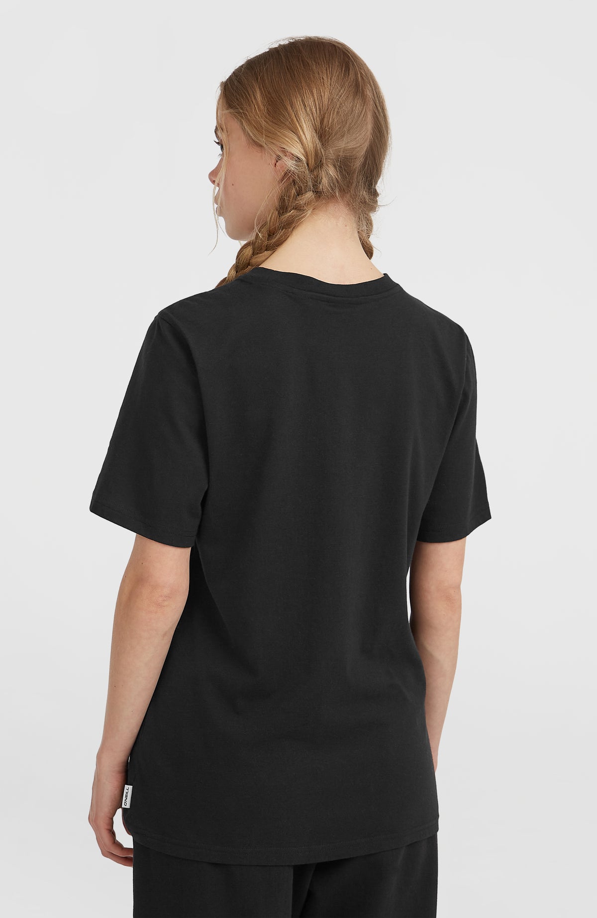 Essentials Script T-Shirt für Damen, schwarz, Rückansicht am Model