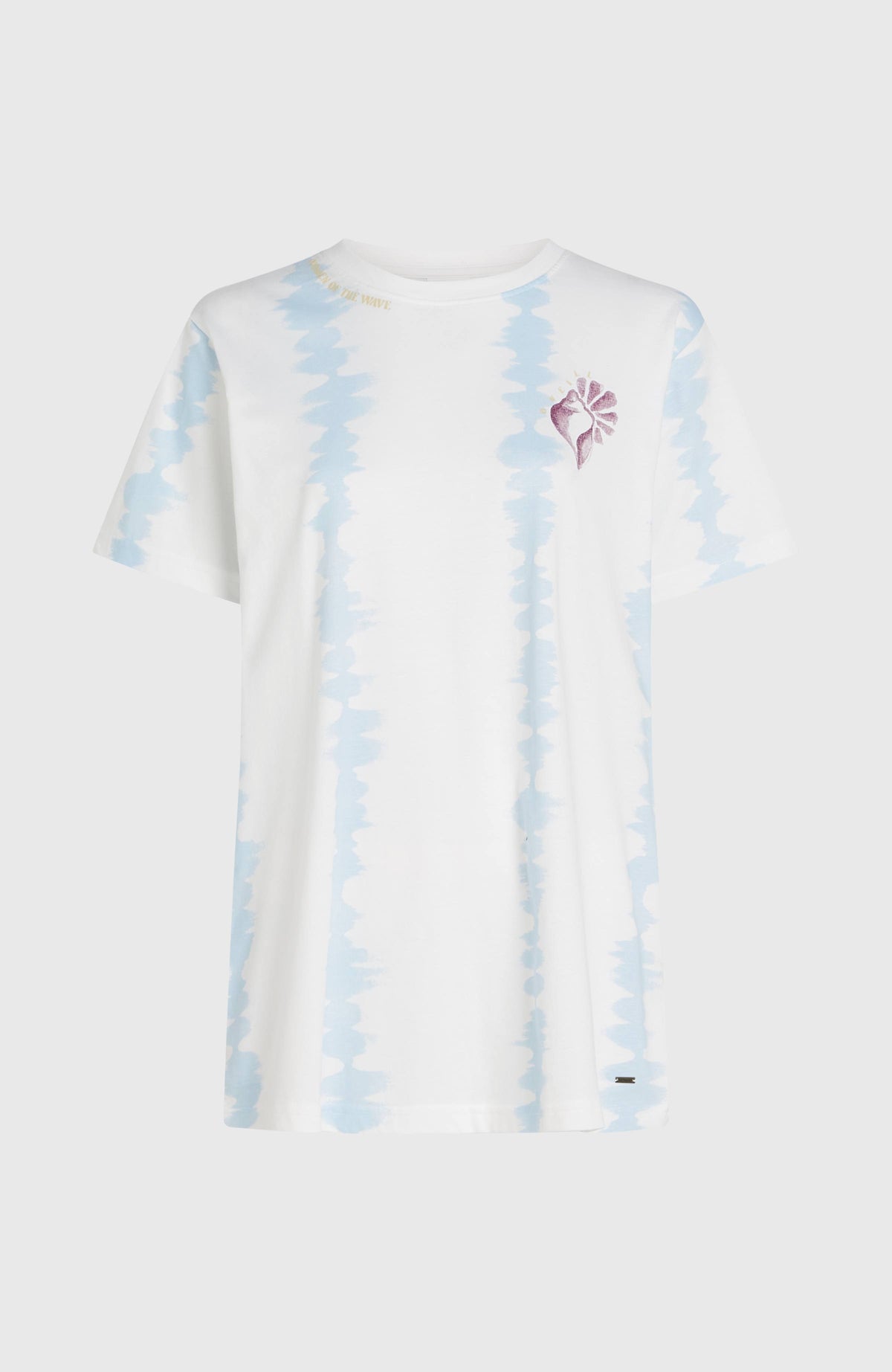Women of the Wave T-Shirt für Damen, weiß mit Batikmuster in Hellblau, freigestellt von vorne mit Brustprint