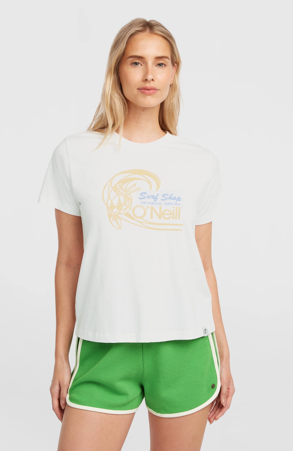O'Neill O'Riginals Circle Surfer T-Shirt für Damen, weiß mit Logo-Print in Gelb und Blau, Vorderansicht, am Model