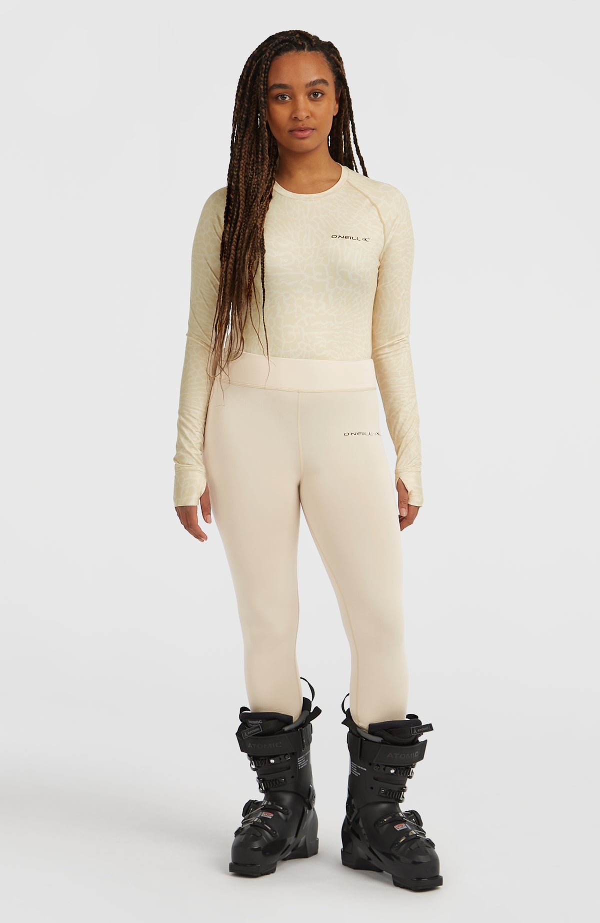 O'Neill Thermounterhose für Damen, beige, Vorderansicht, getragen am Model